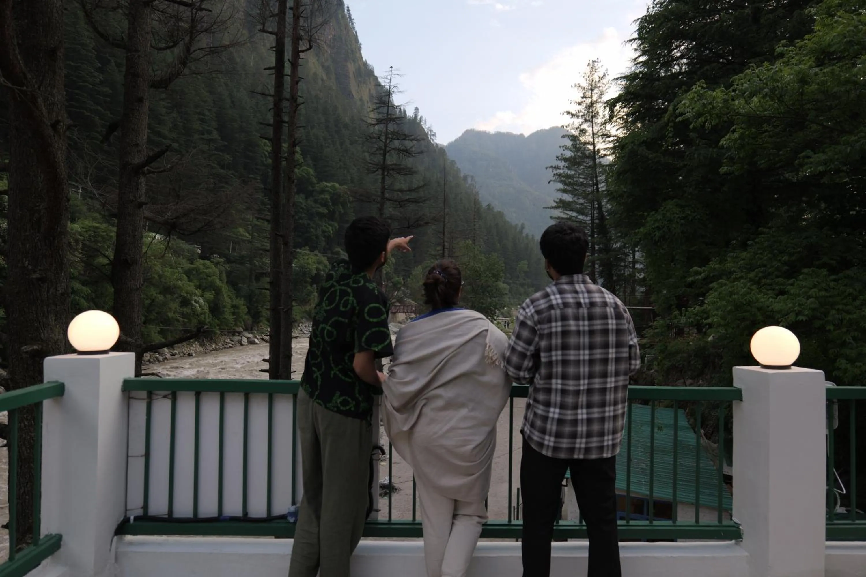 The Trippy Tribe Riverside Hostel Kasol