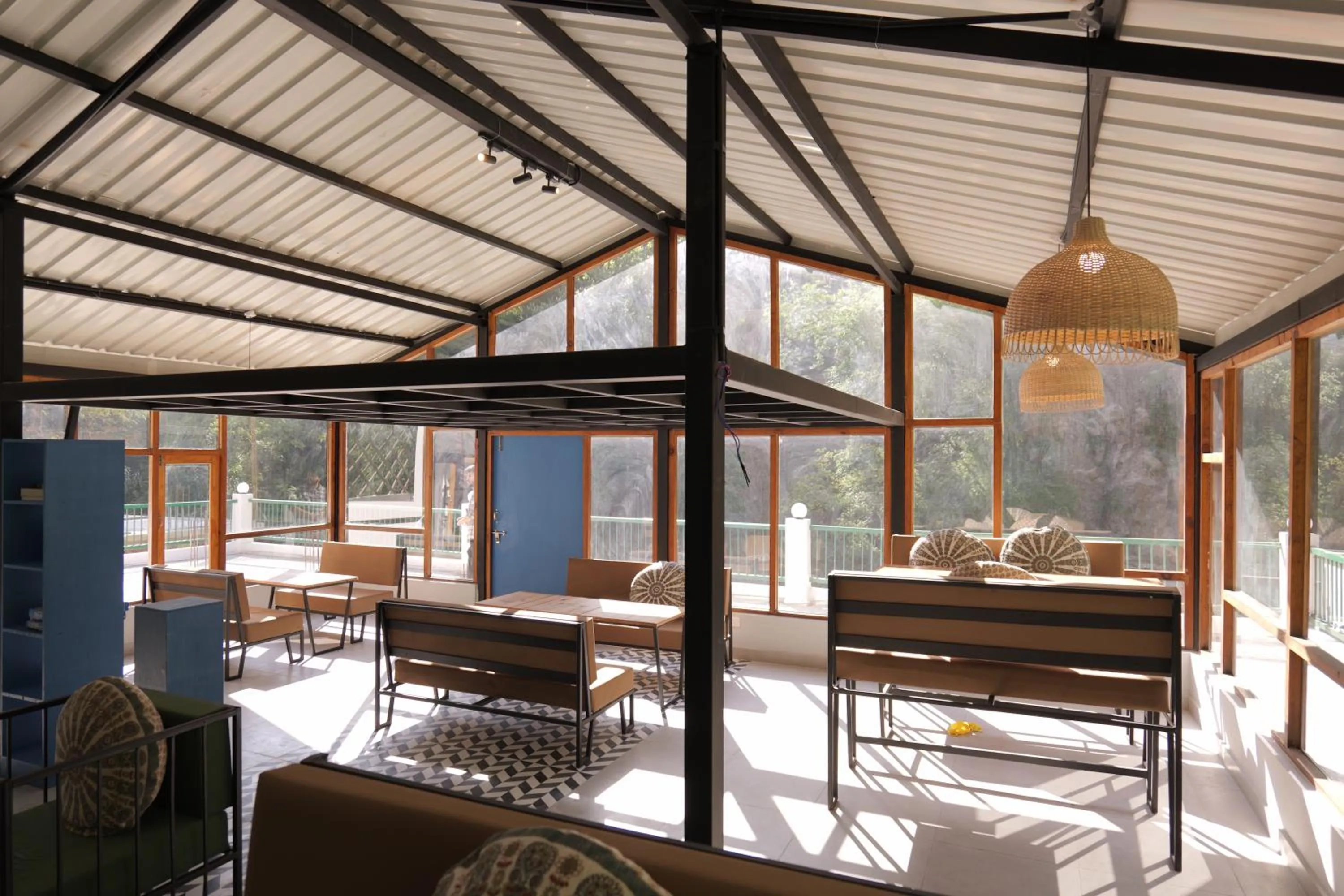 The Trippy Tribe Riverside Hostel Kasol