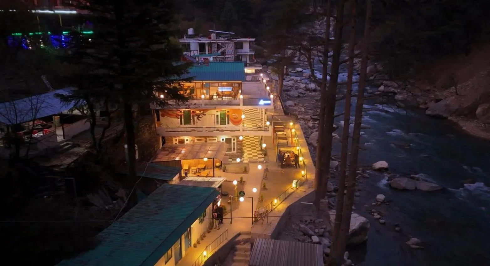 The Trippy Tribe Riverside Hostel Kasol