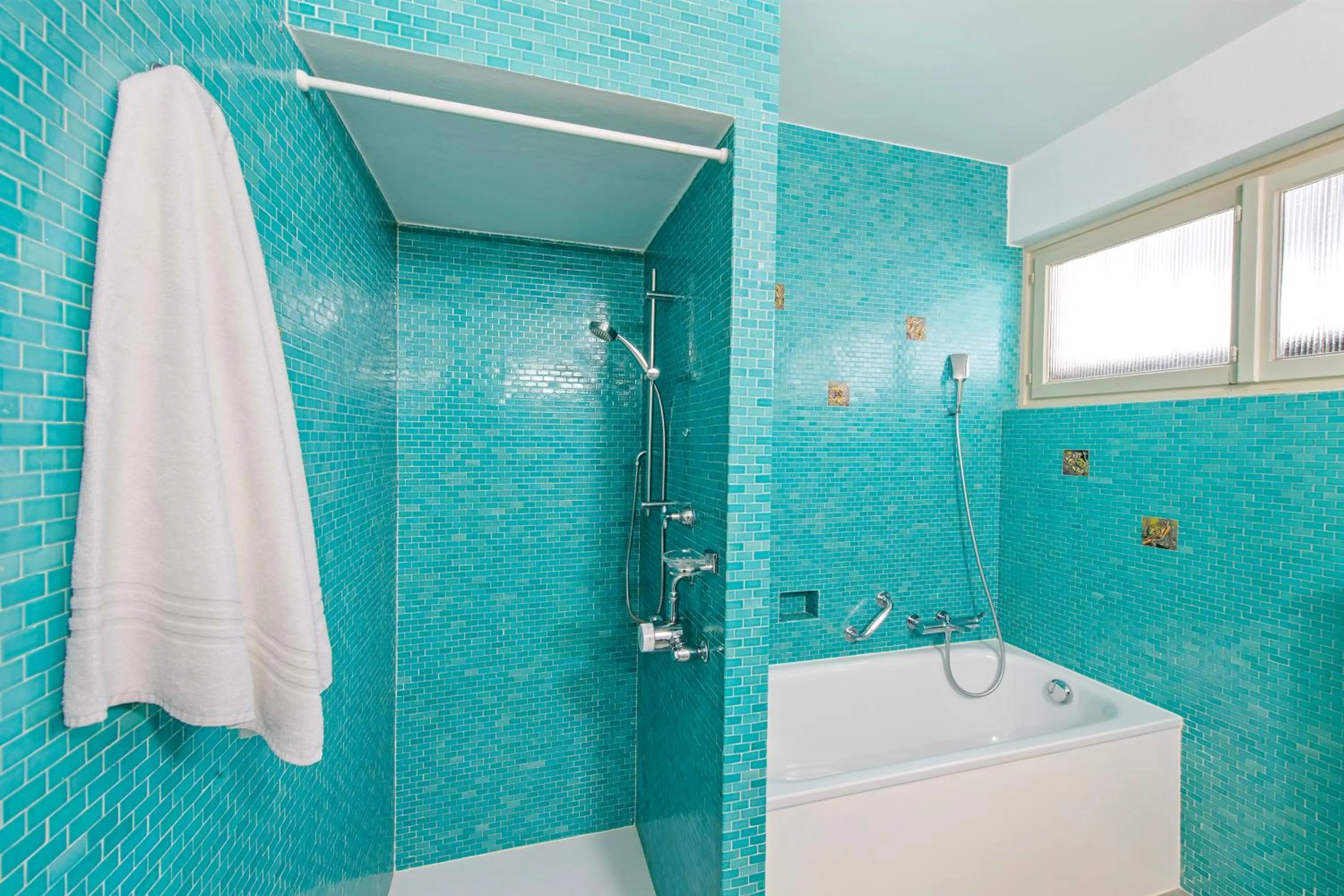 Bathroom in Casa Serenella Splendid Lake View - Happy Rentals