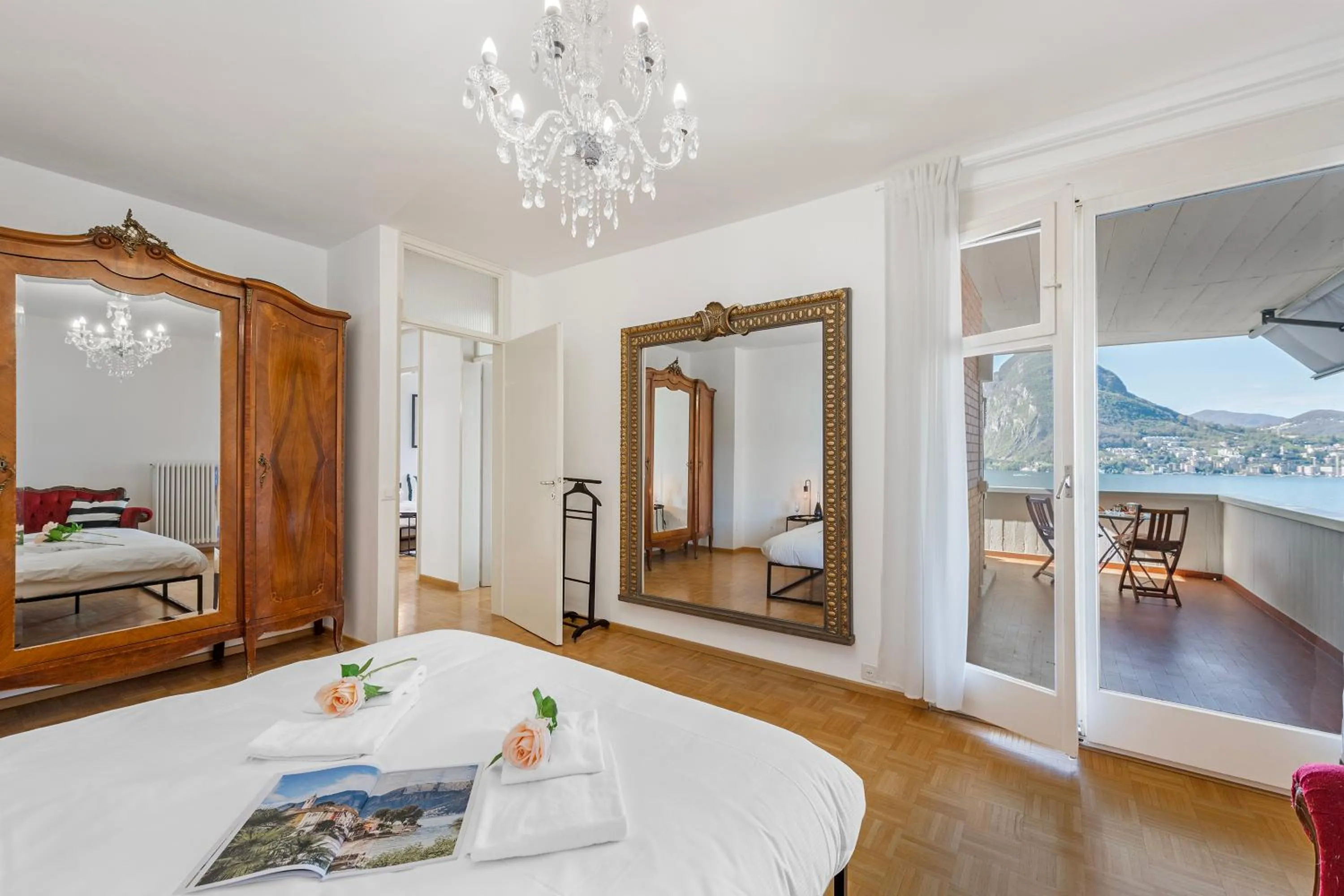 Bedroom in Casa Serenella Splendid Lake View - Happy Rentals