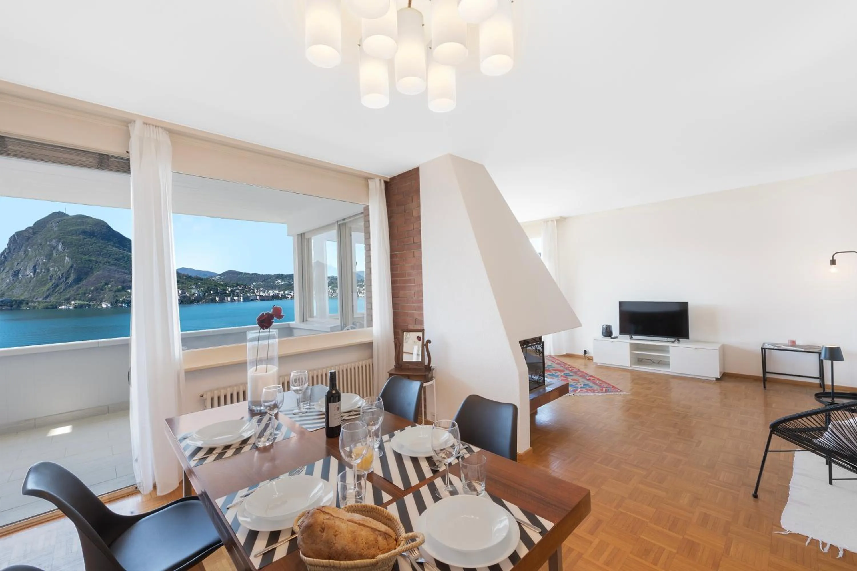 Dining area in Casa Serenella Splendid Lake View - Happy Rentals