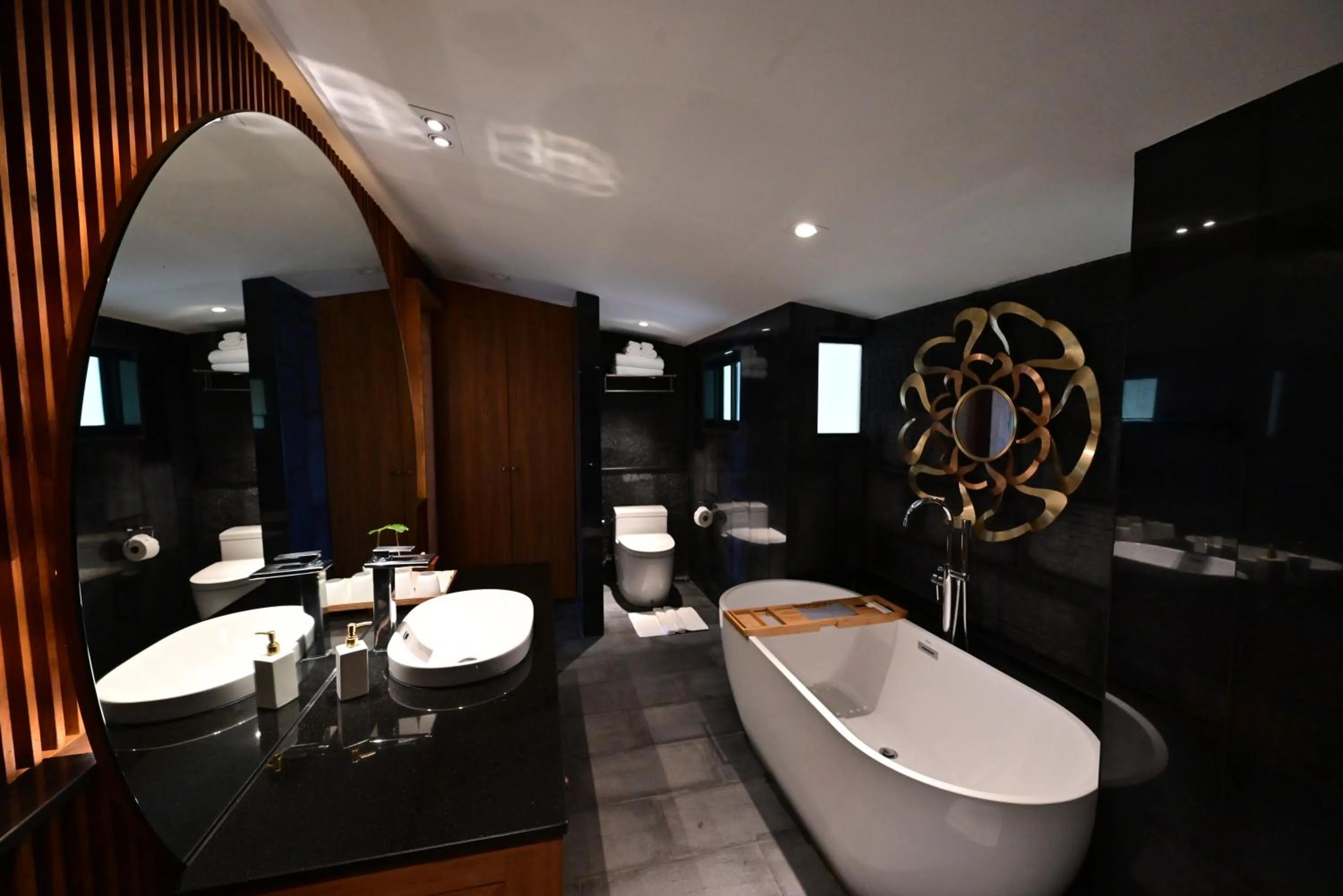 Toilet in Big Sun Residences By iRETREAT