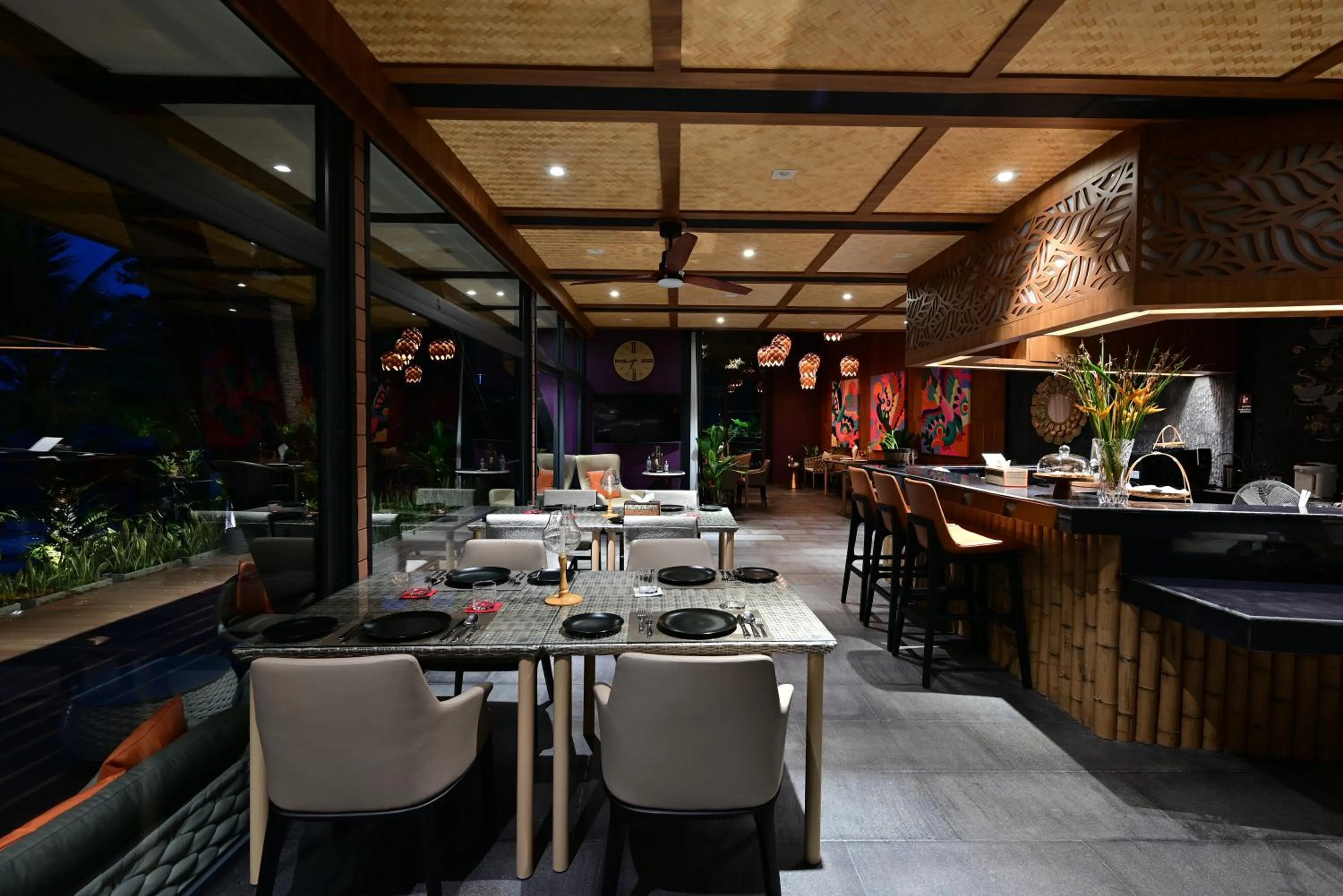 Restaurant/places to eat in Big Sun Residences By iRETREAT