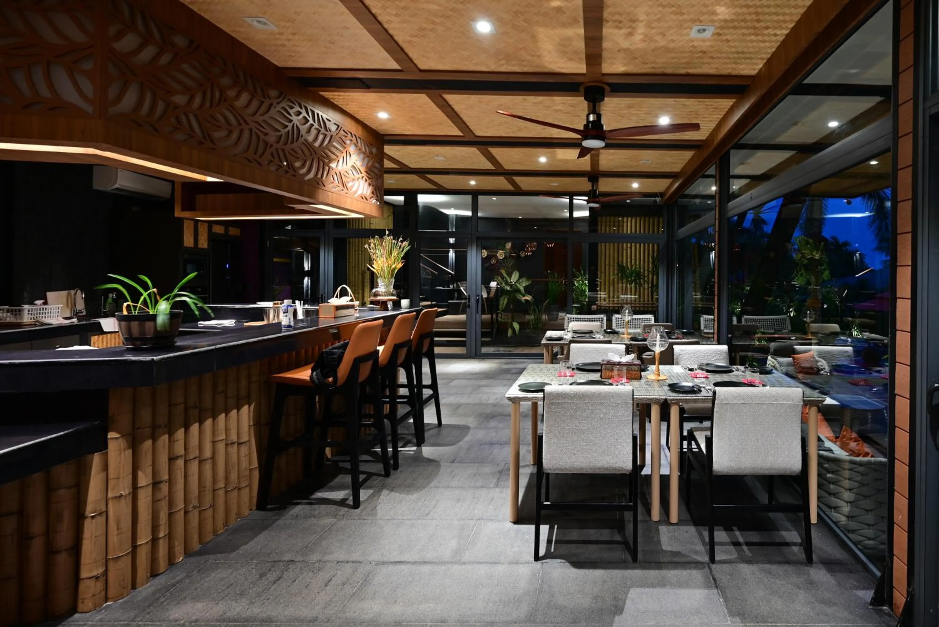 Restaurant/places to eat in Big Sun Residences By iRETREAT