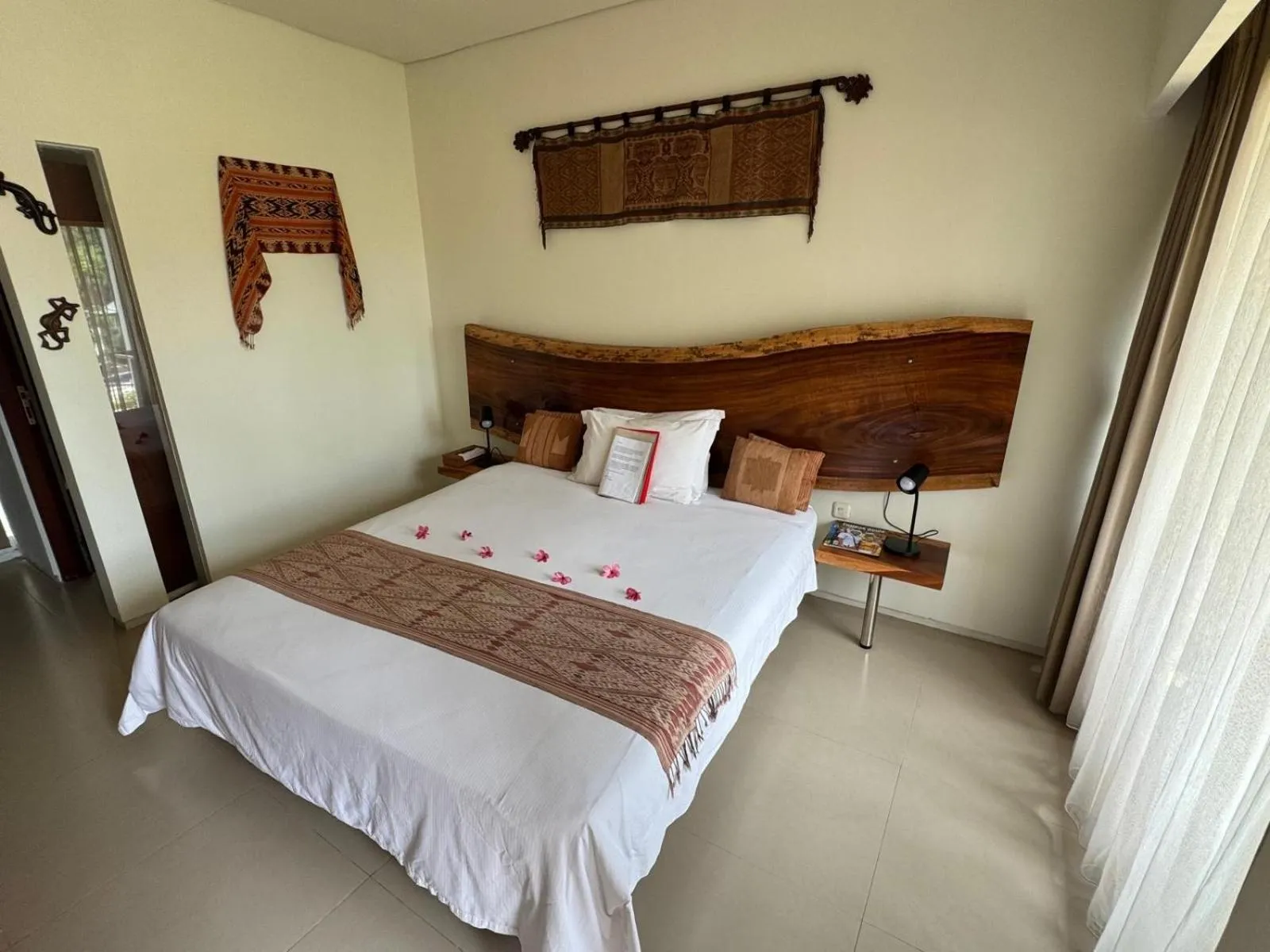 Bed in Villa Karingal
