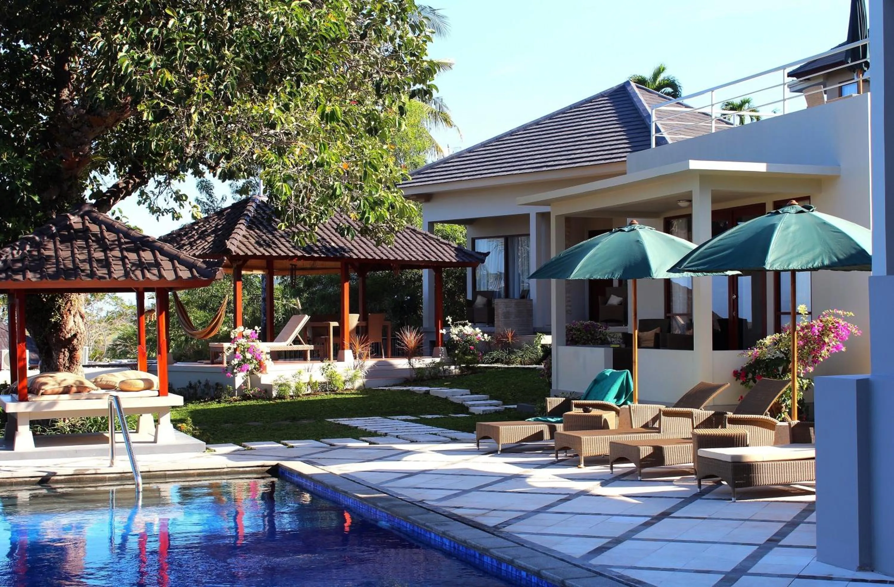 Property building in Villa Karingal