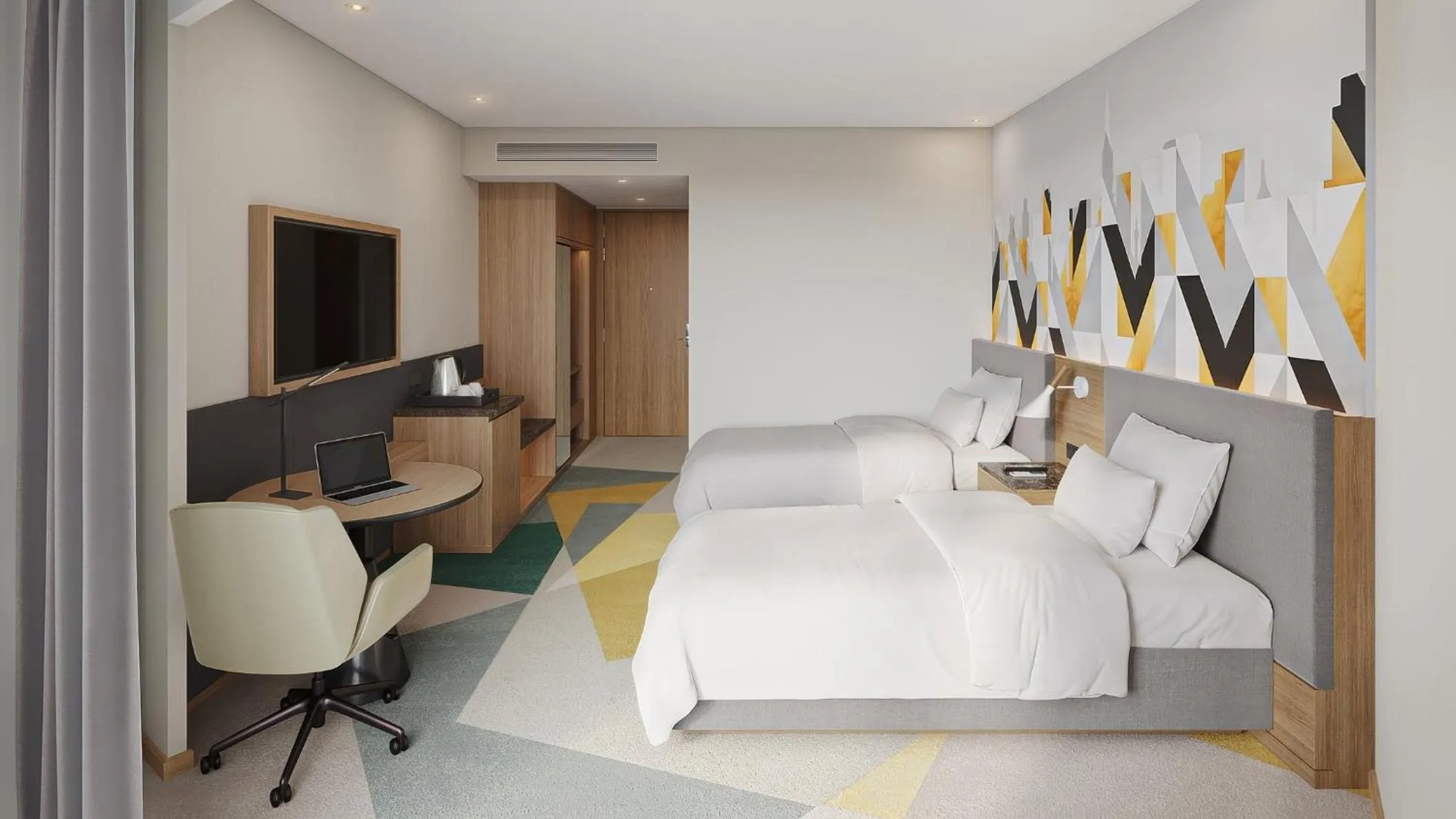 Photo of the whole room, Bed in Holiday Inn & Suites Vientiane by IHG