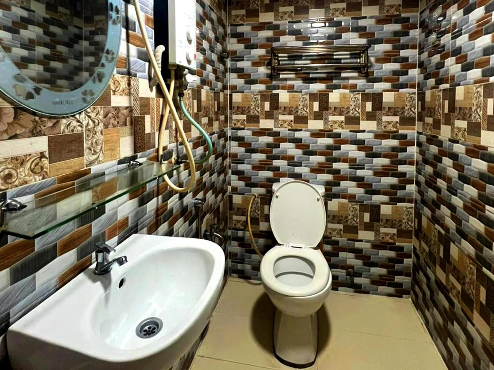 Shower in ARK Hotel Taman Samudra