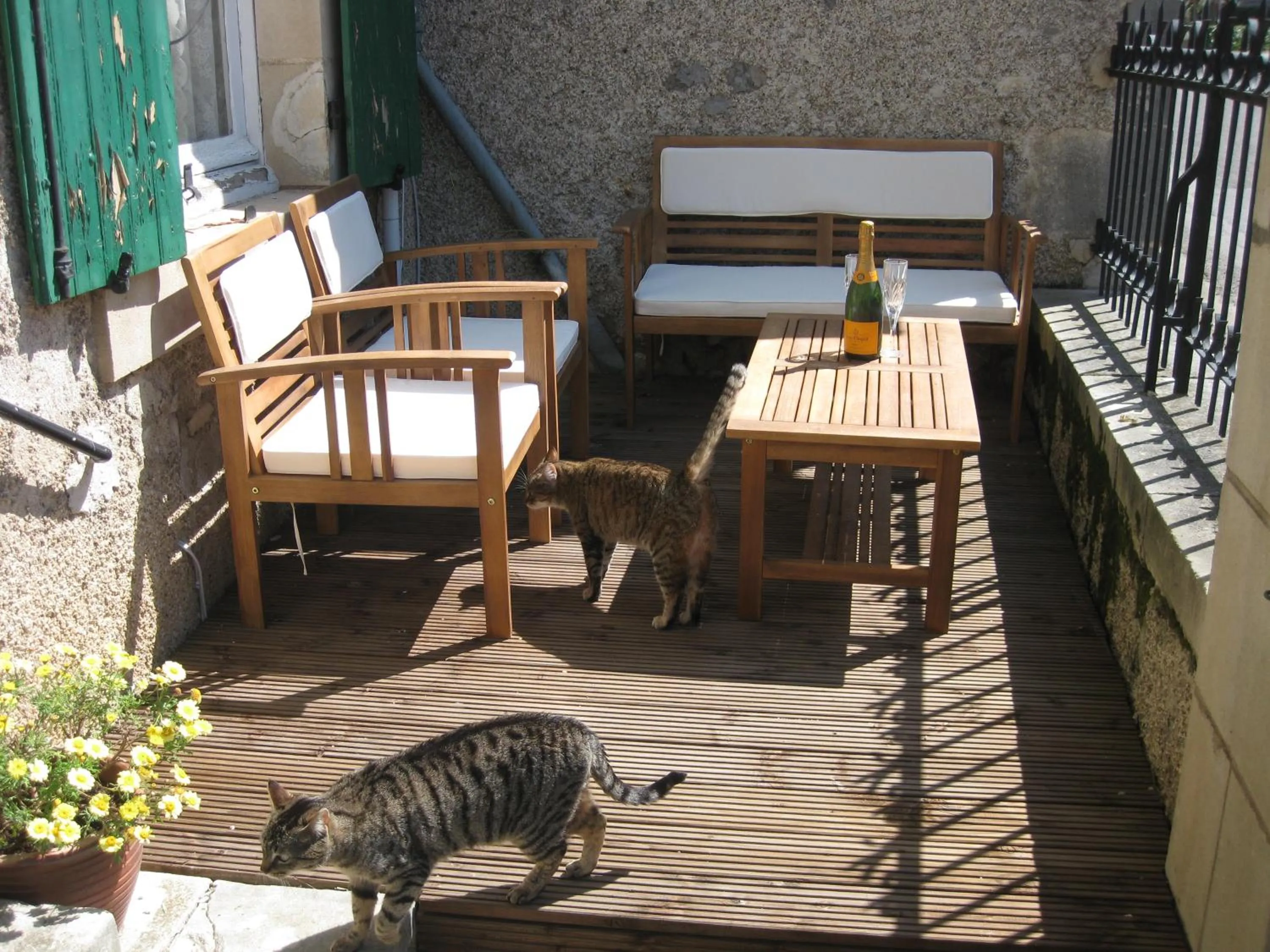 Balcony/Terrace in Le Petit Cochon chambre d` hotes