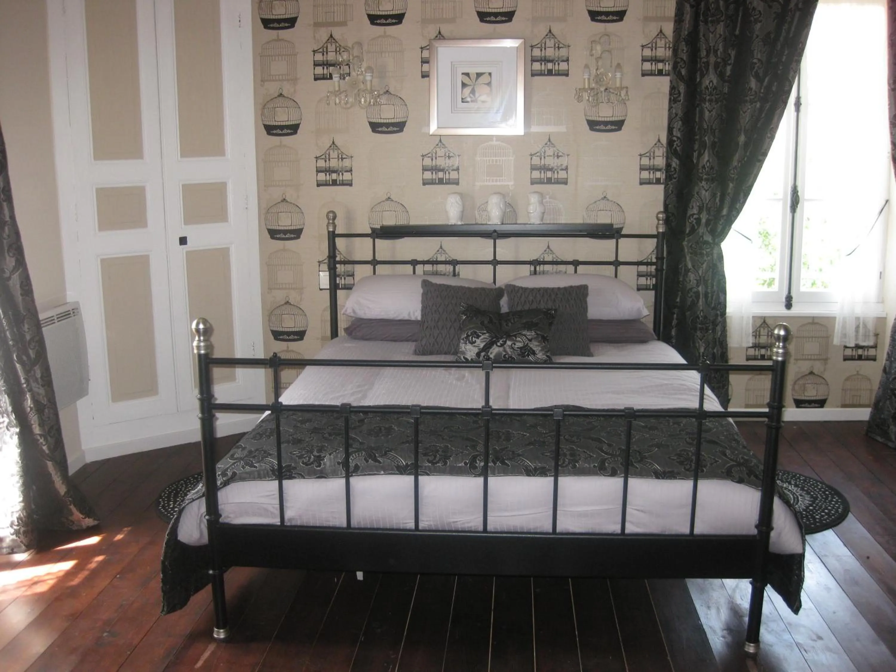 Bedroom, Bed in Le Petit Cochon chambre d` hotes