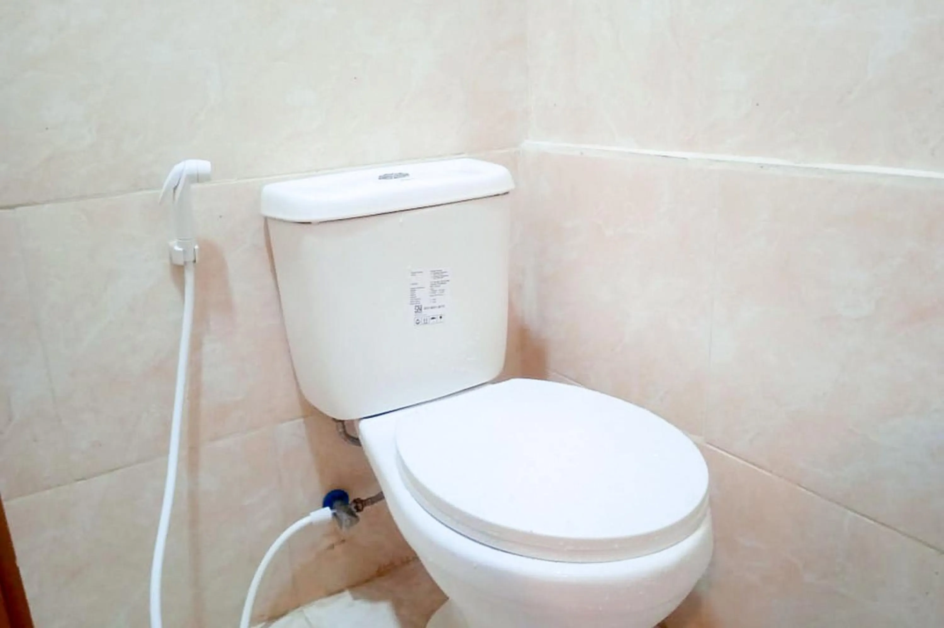 Bathroom in Makaliwe Mitra RedDoorz