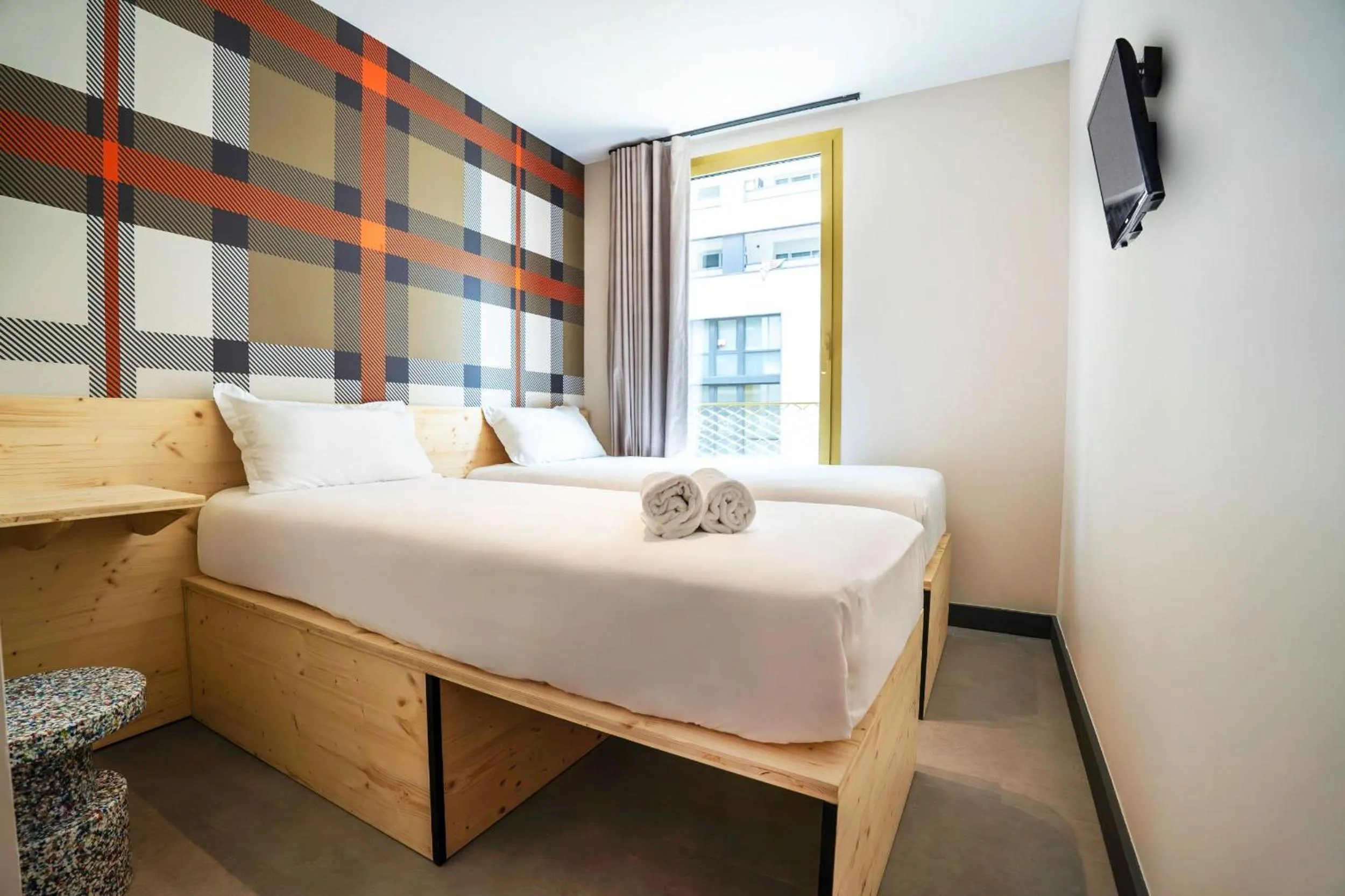 Bedroom, Bed in easyHotel Marseille Euromed