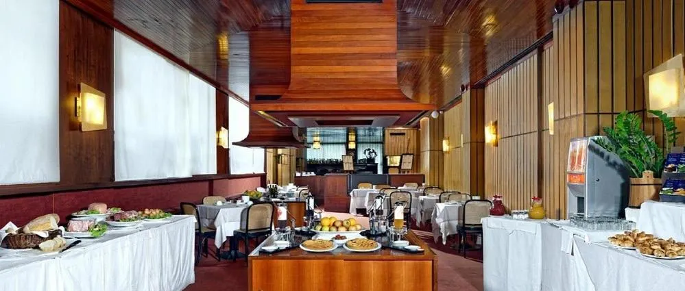 Communal lounge/ TV room in Grand Hotel Elite