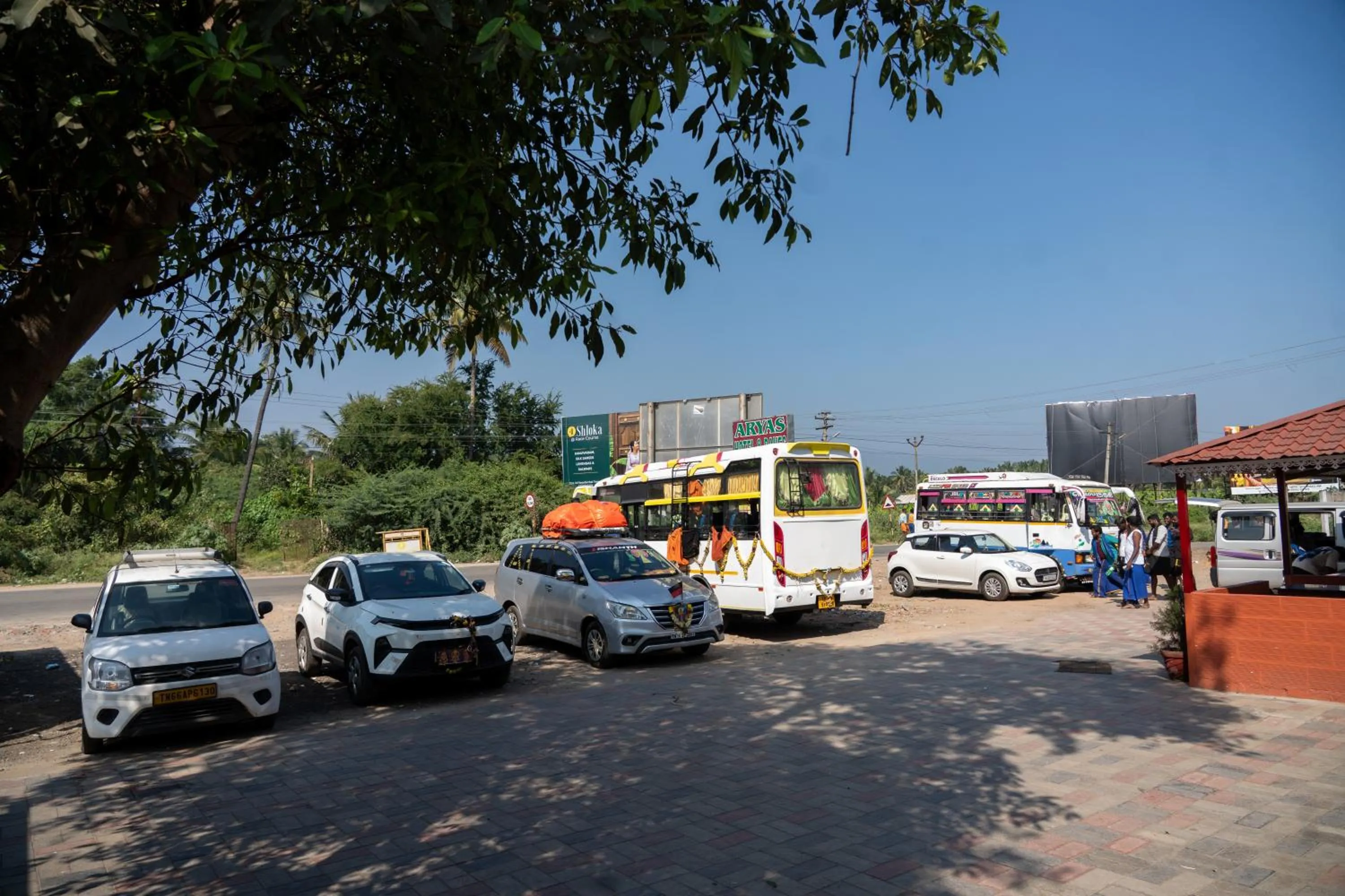 Restaurant/places to eat in Aryas Residency- Near Isha Foundation Coimbatore & Karunya University