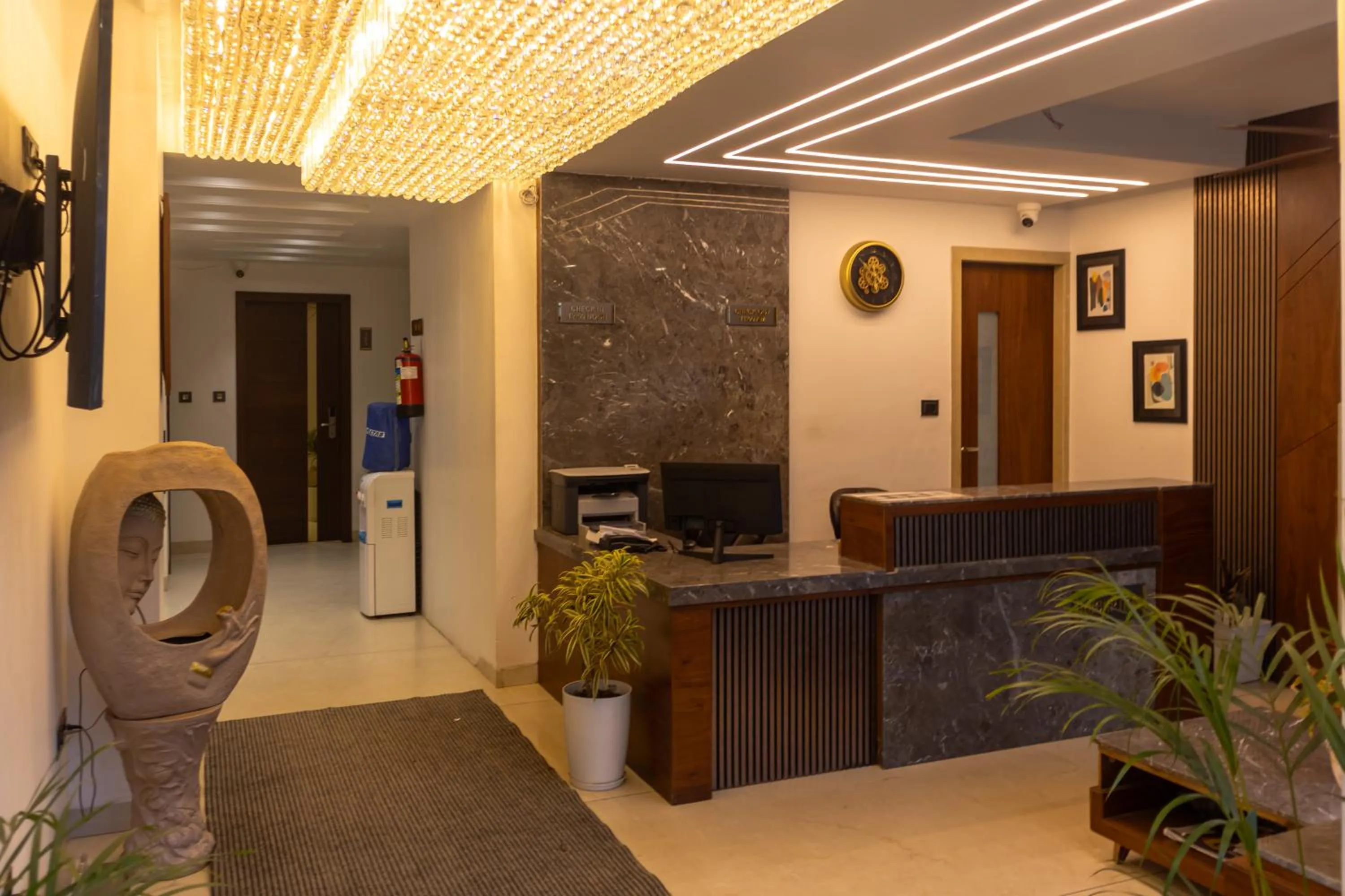 Lobby or reception in Hotel Divine Peak