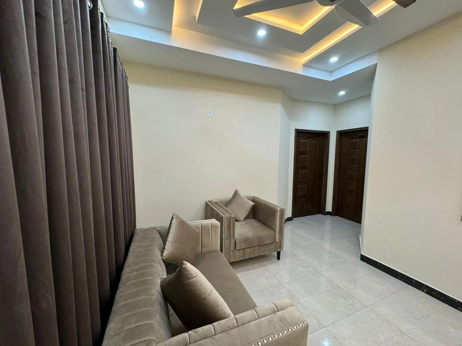 Living room in Gold Pine Hotel Lahore