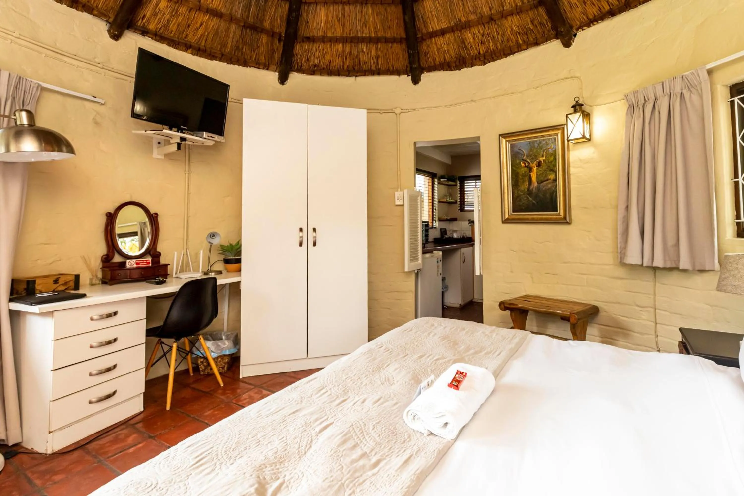 Bedroom, Bed in Fish Eagle Manor