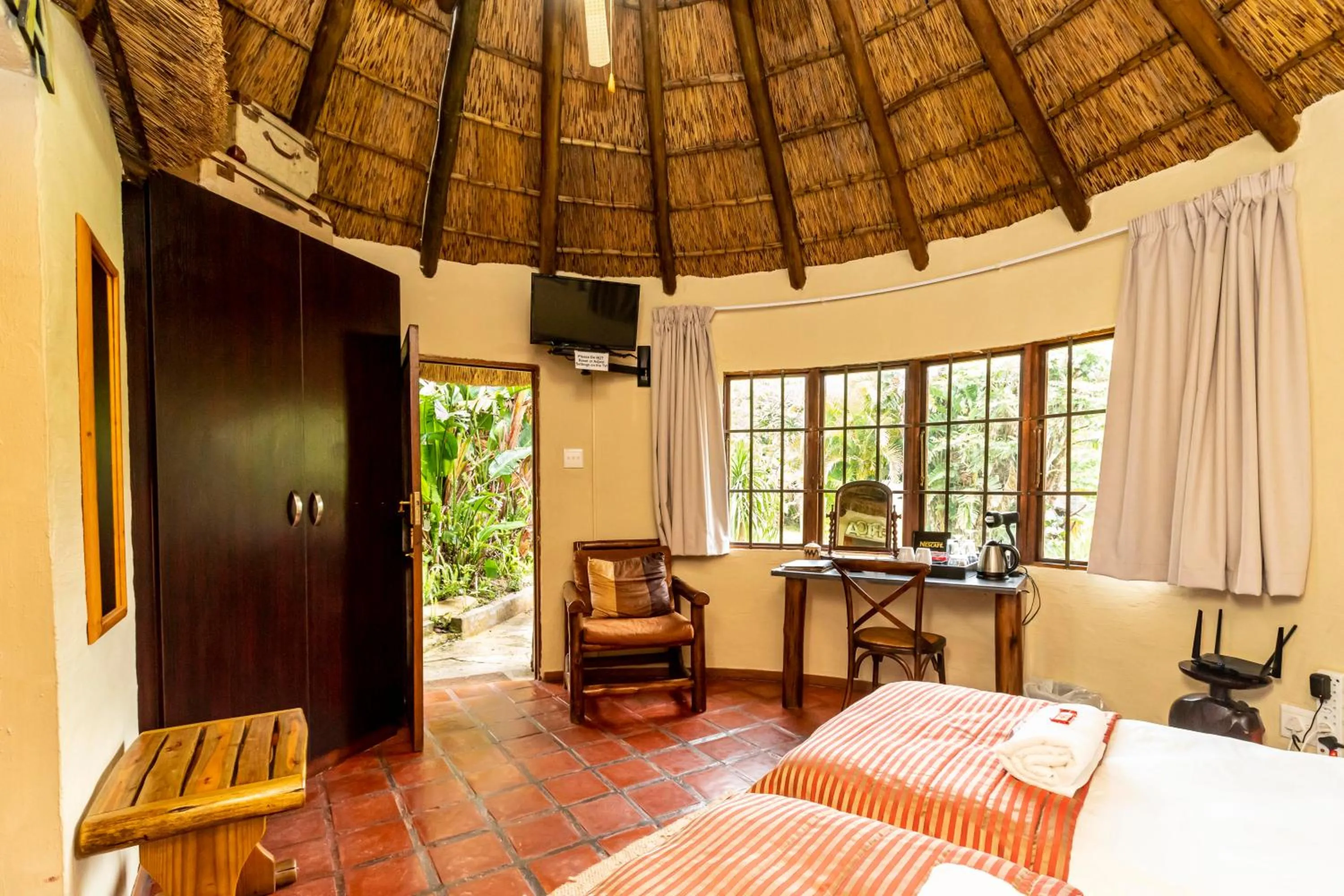Bedroom, Bed in Fish Eagle Manor