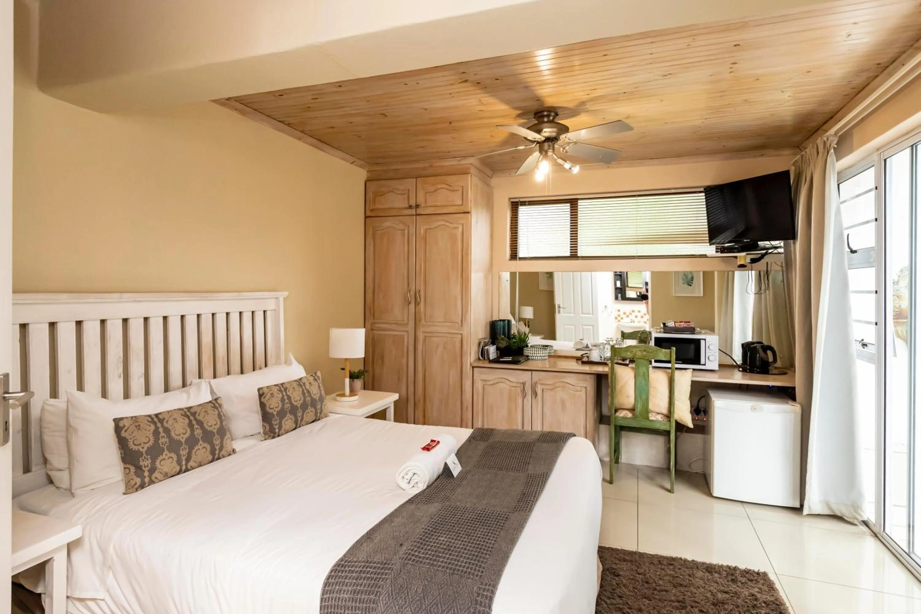 Bed in Fish Eagle Manor