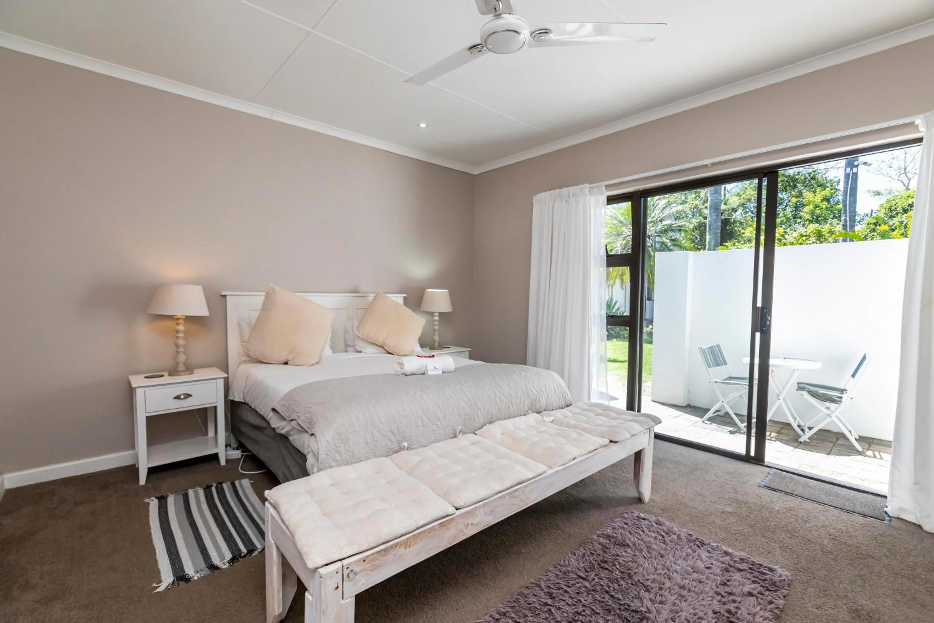 Photo of the whole room, Bed in Fish Eagle Manor