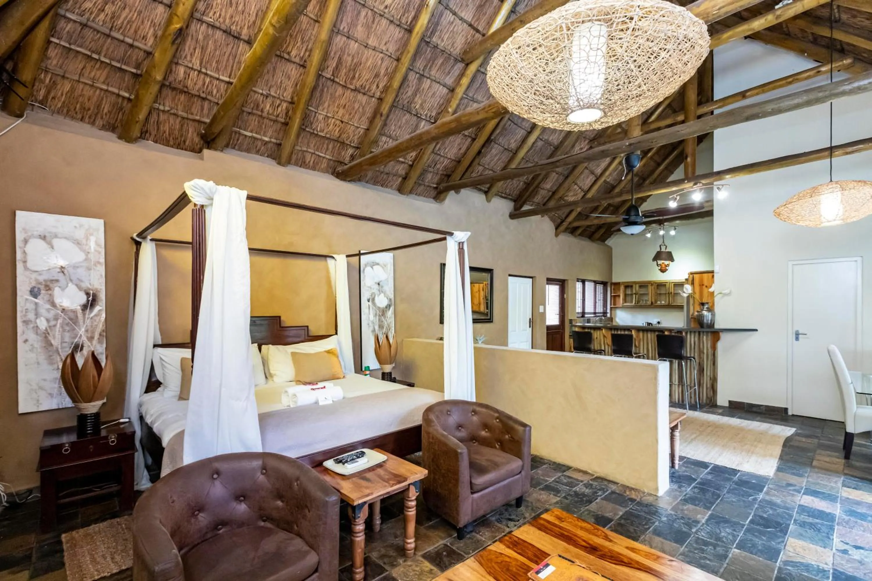 Photo of the whole room, Bed in Fish Eagle Manor