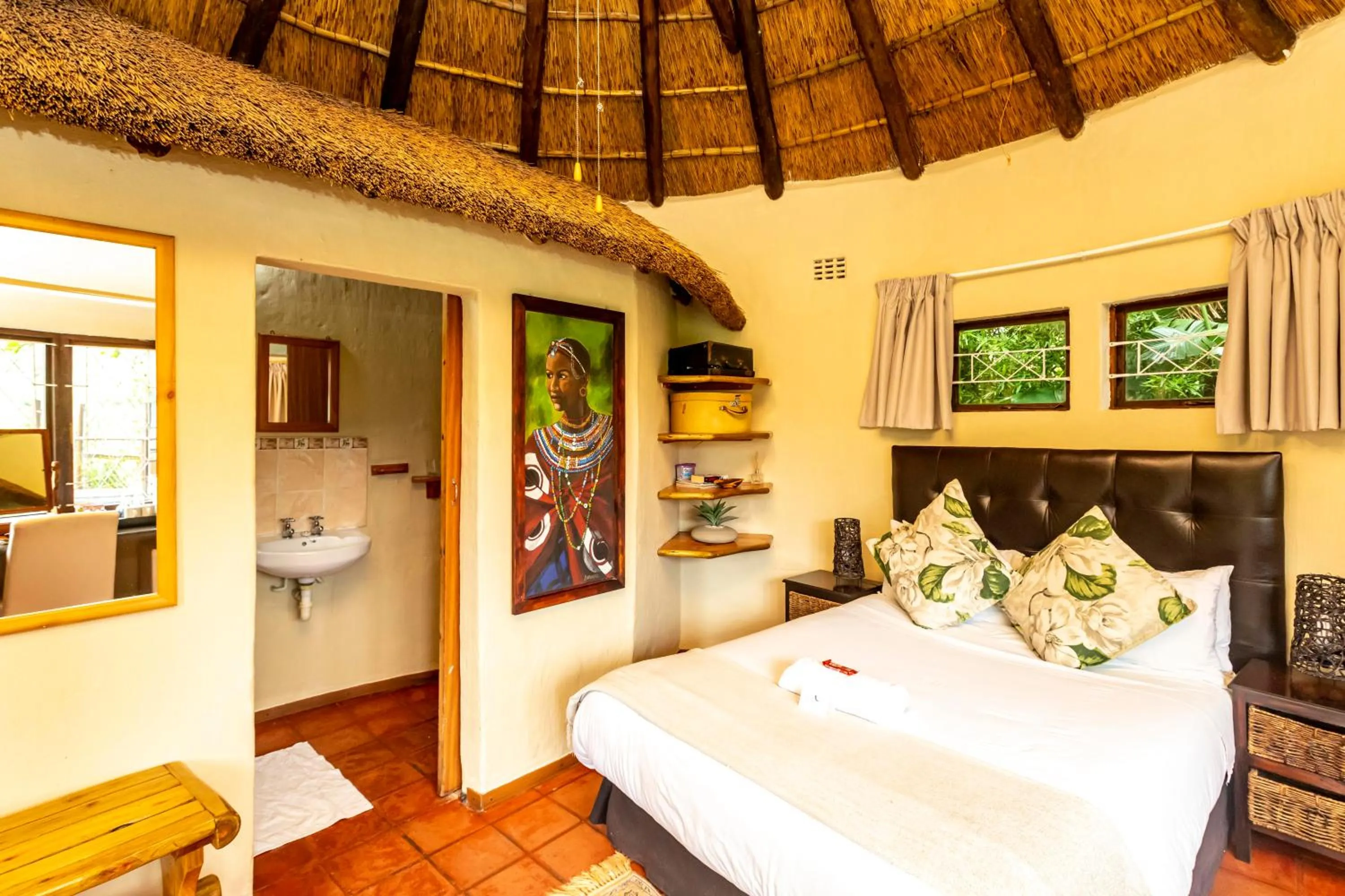 Bathroom, Bed in Fish Eagle Manor
