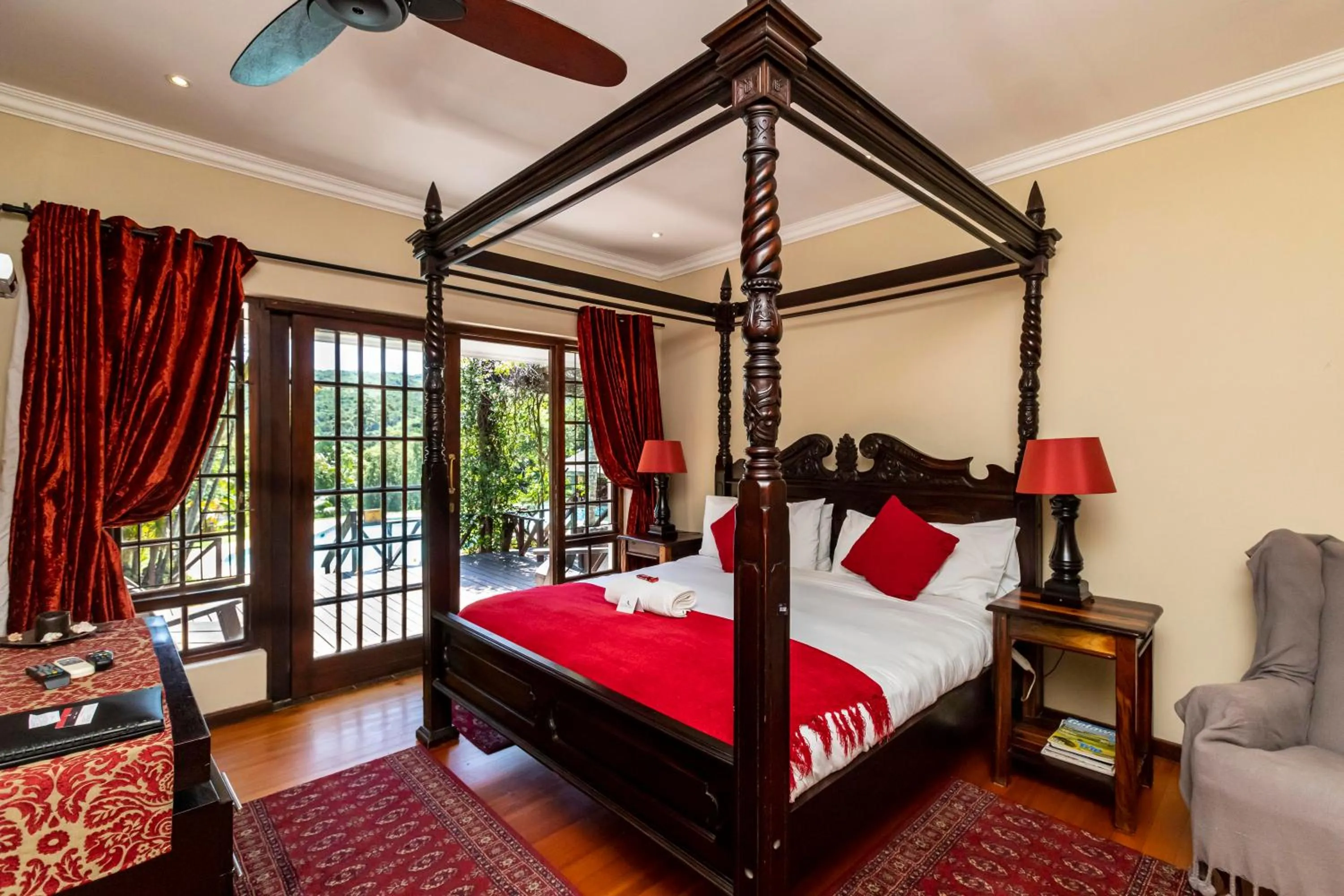 Photo of the whole room, Bed in Fish Eagle Manor