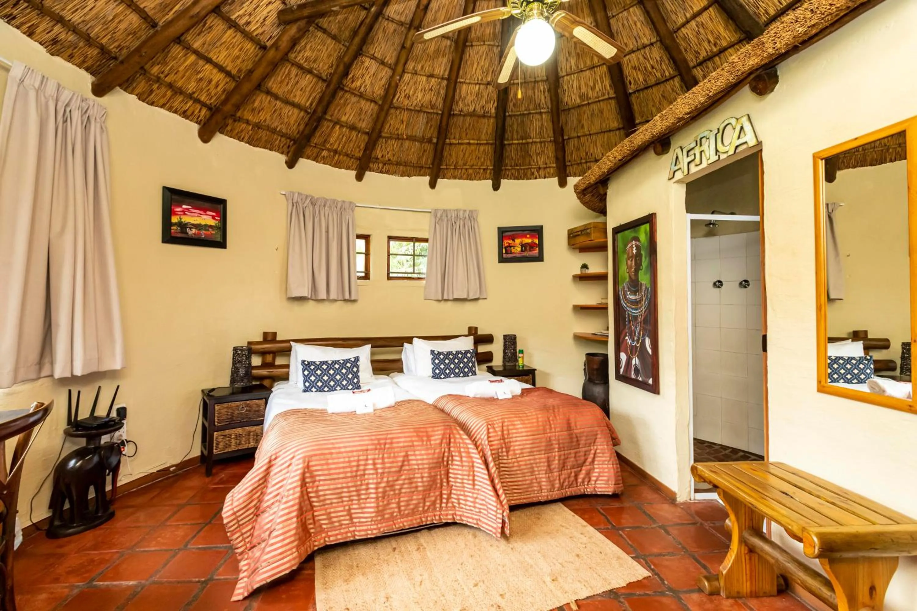 Bedroom, Bed in Fish Eagle Manor