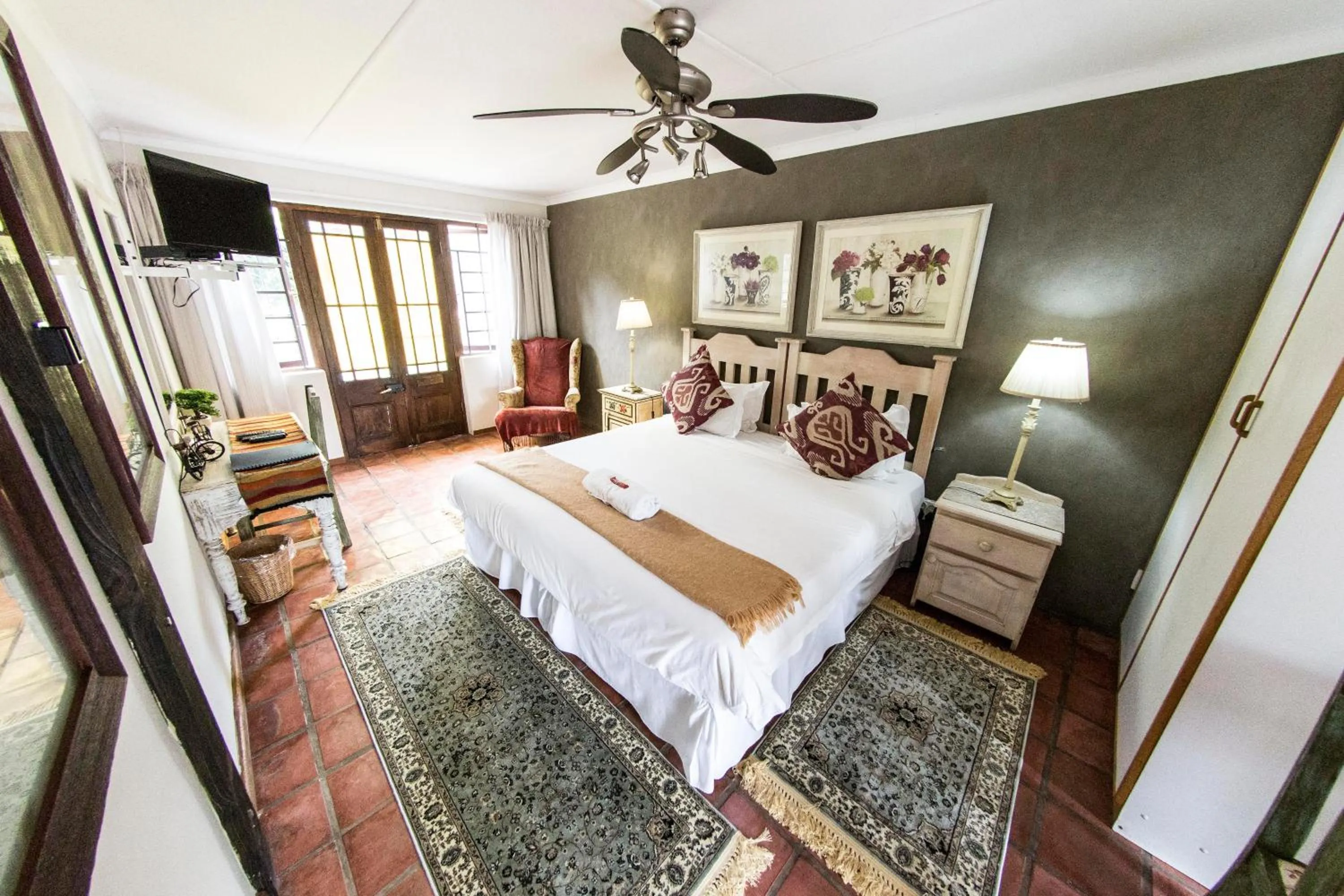 TV and multimedia, Bed in Fish Eagle Manor