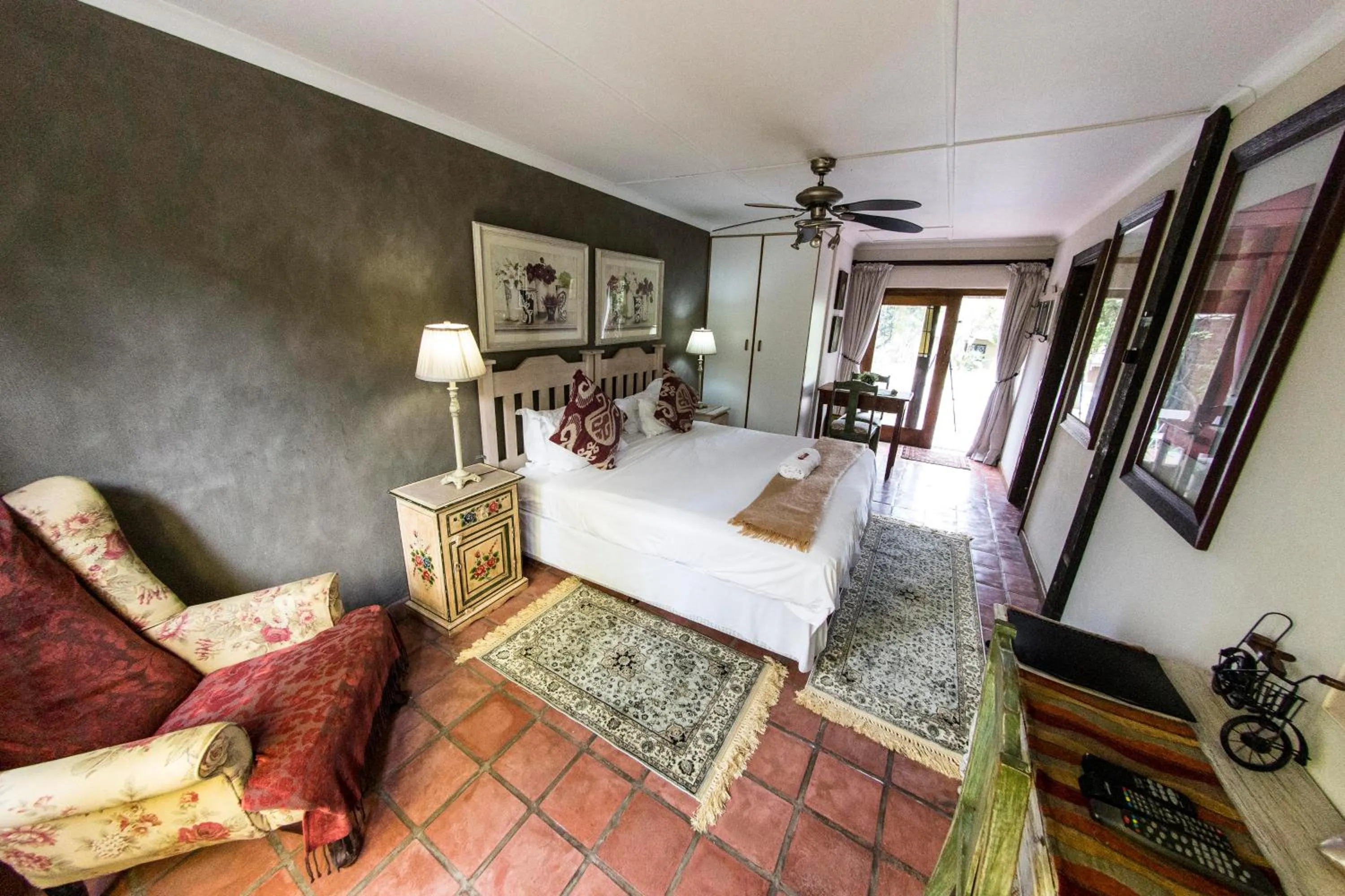 TV and multimedia, Bed in Fish Eagle Manor