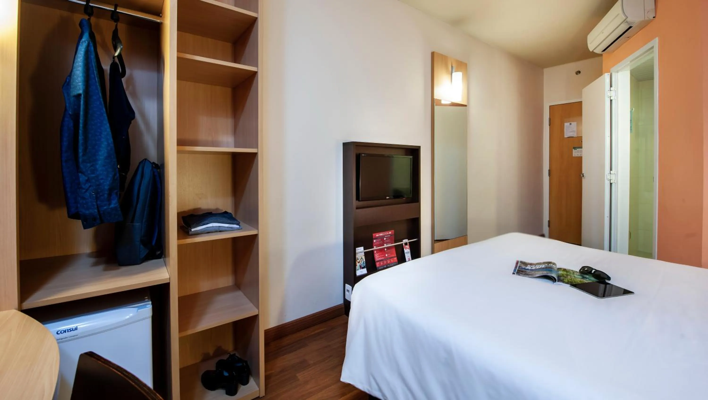 Photo of the whole room, Bed in ibis Ourinhos