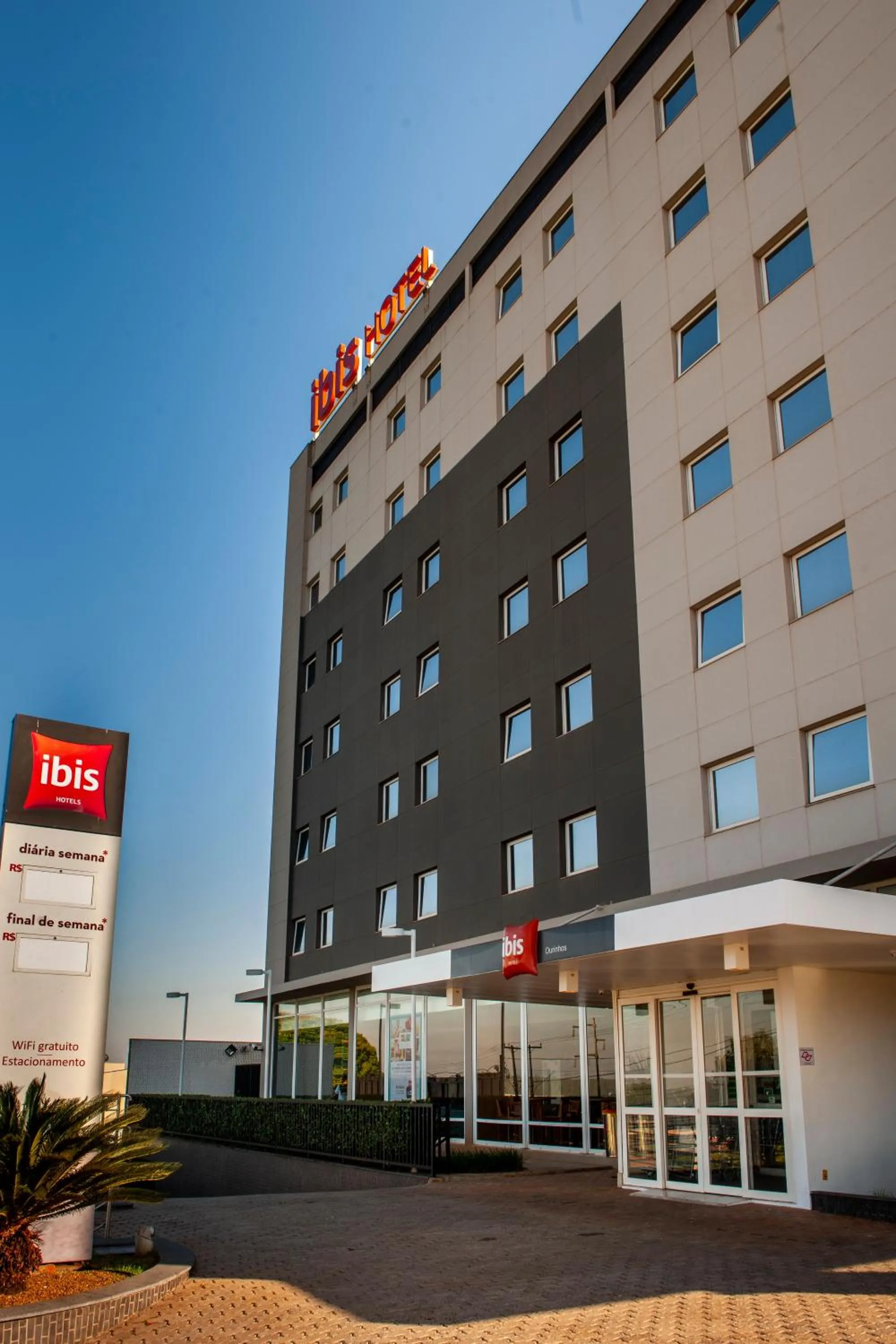 Facade/entrance in ibis Ourinhos