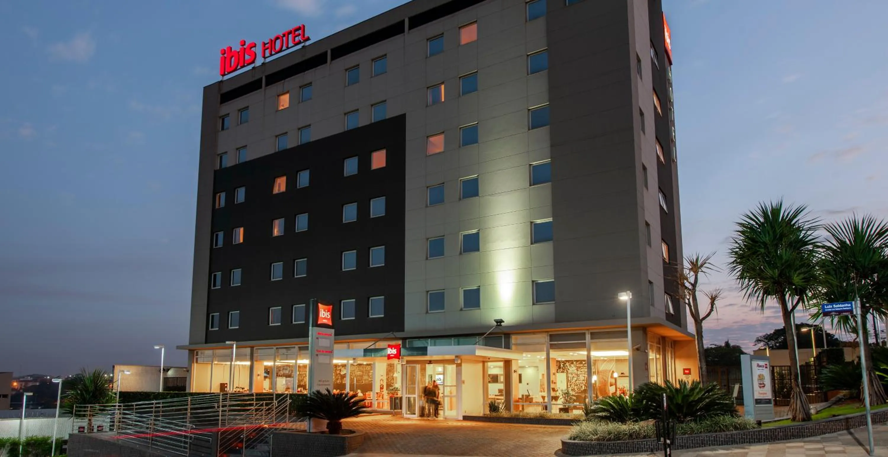 Facade/entrance in ibis Ourinhos