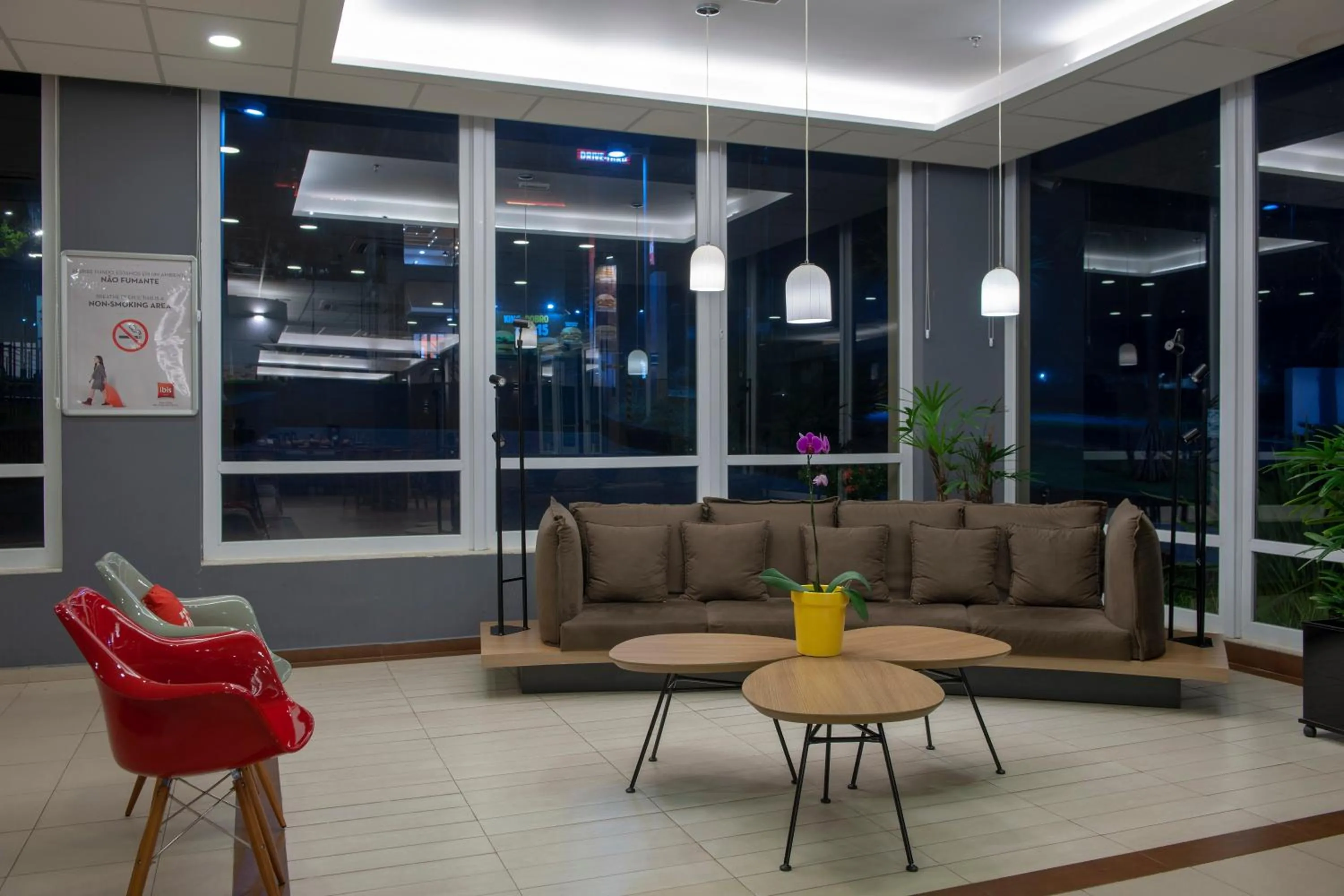 Communal lounge/ TV room in ibis Ourinhos