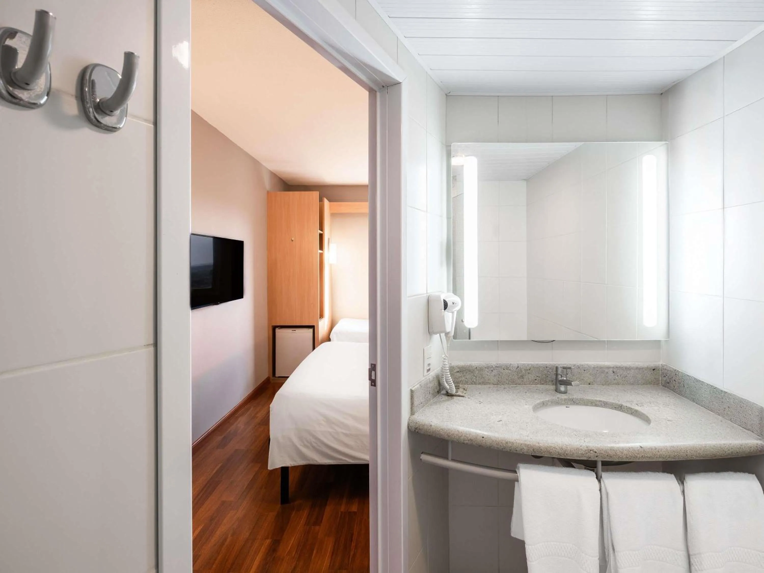 Bedroom, Bed in ibis Ourinhos