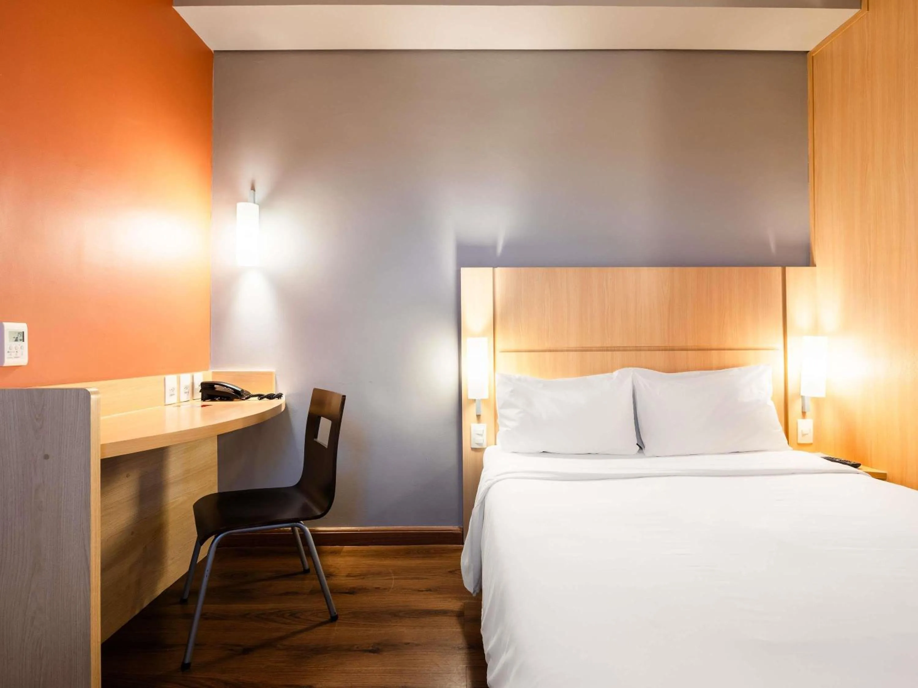 Bedroom, Bed in ibis Ourinhos