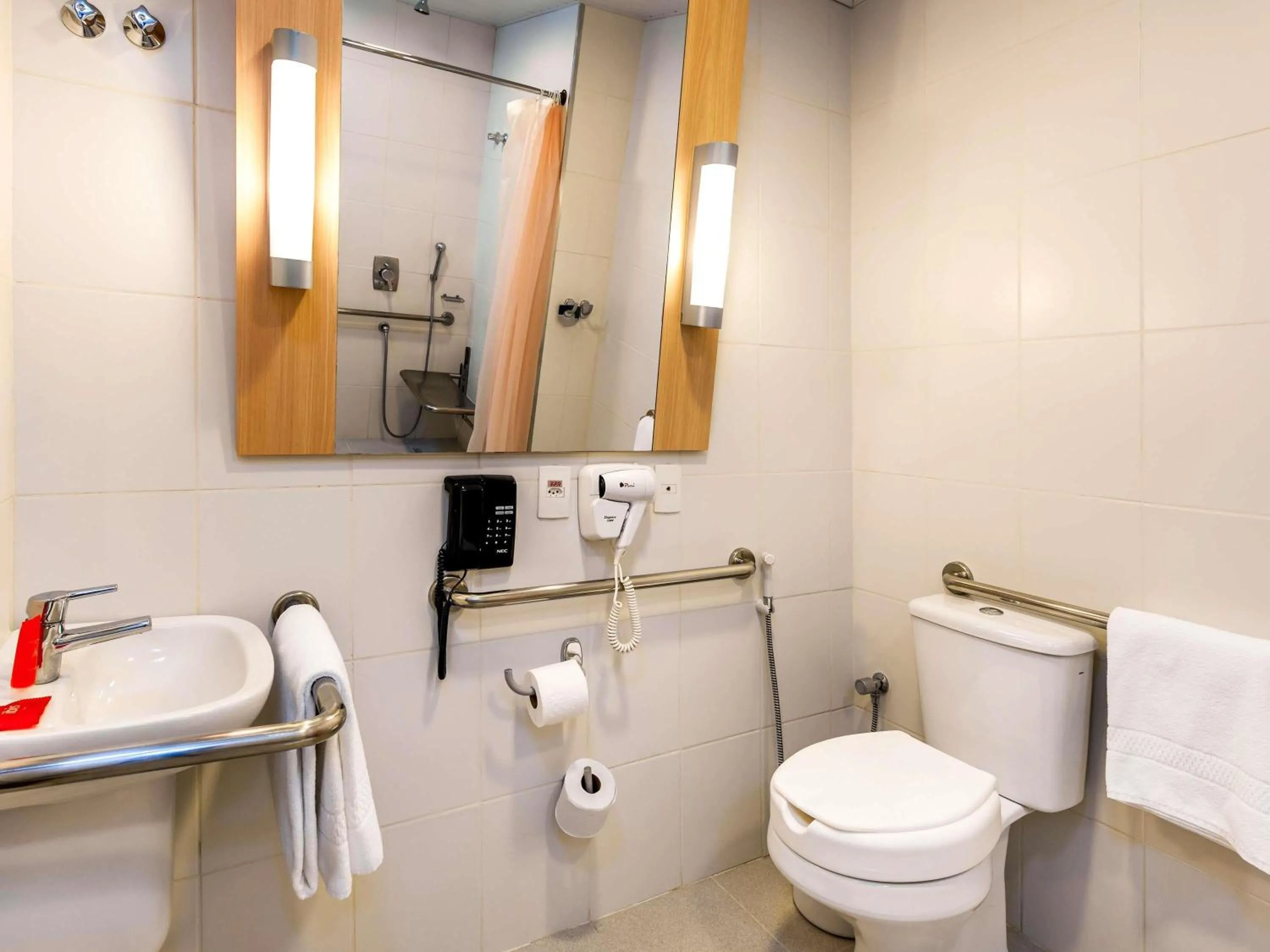 Bedroom in ibis Ourinhos