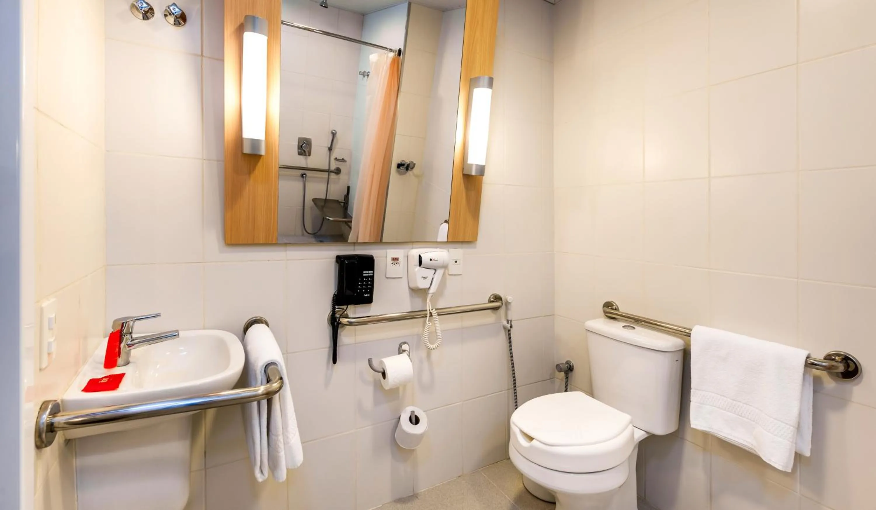 Bathroom in ibis Ourinhos