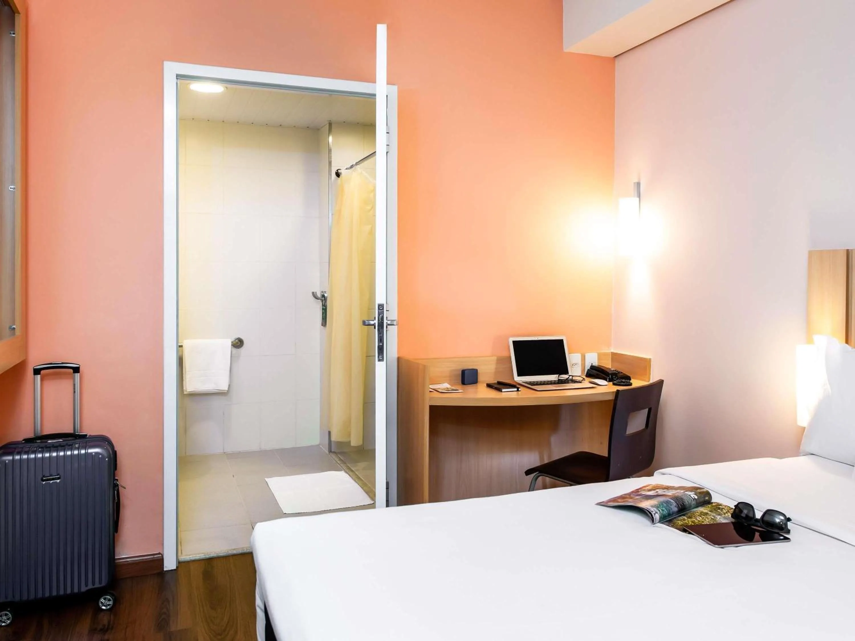 Bedroom, Bed in ibis Ourinhos