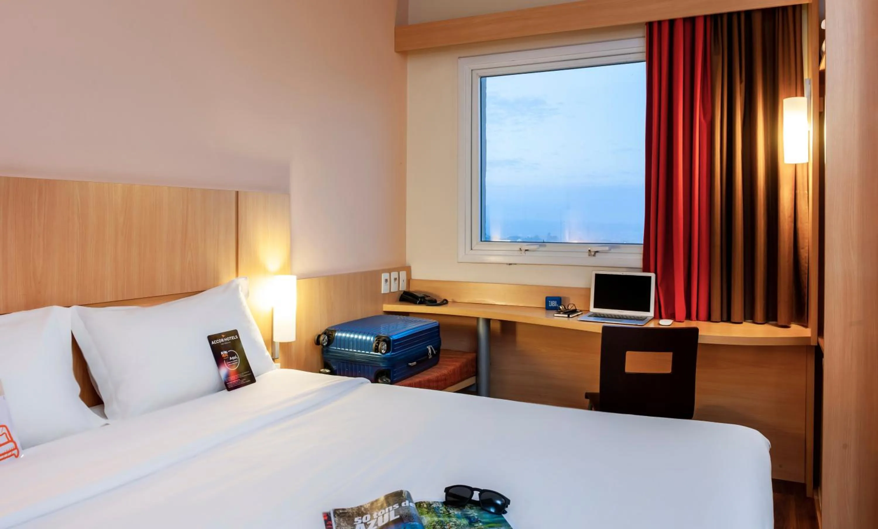 Photo of the whole room, Bed in ibis Ourinhos