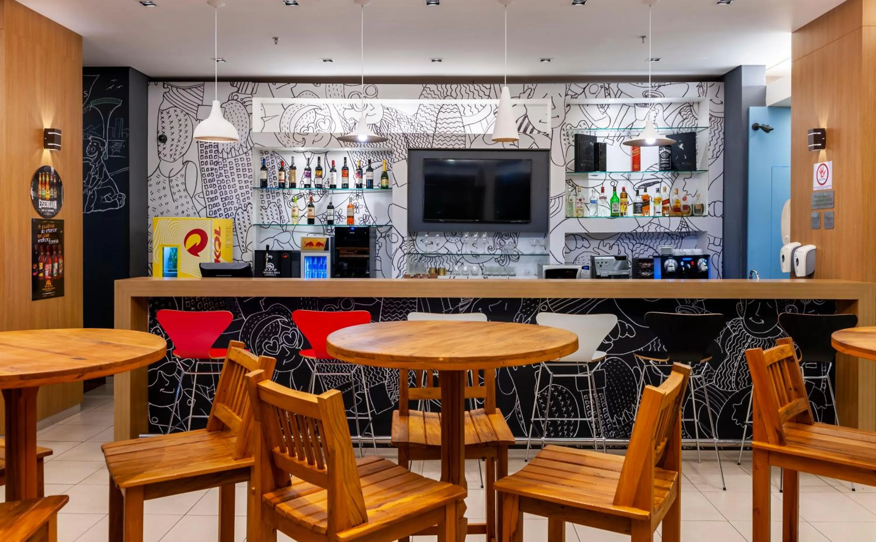 Lounge or bar in ibis Ourinhos