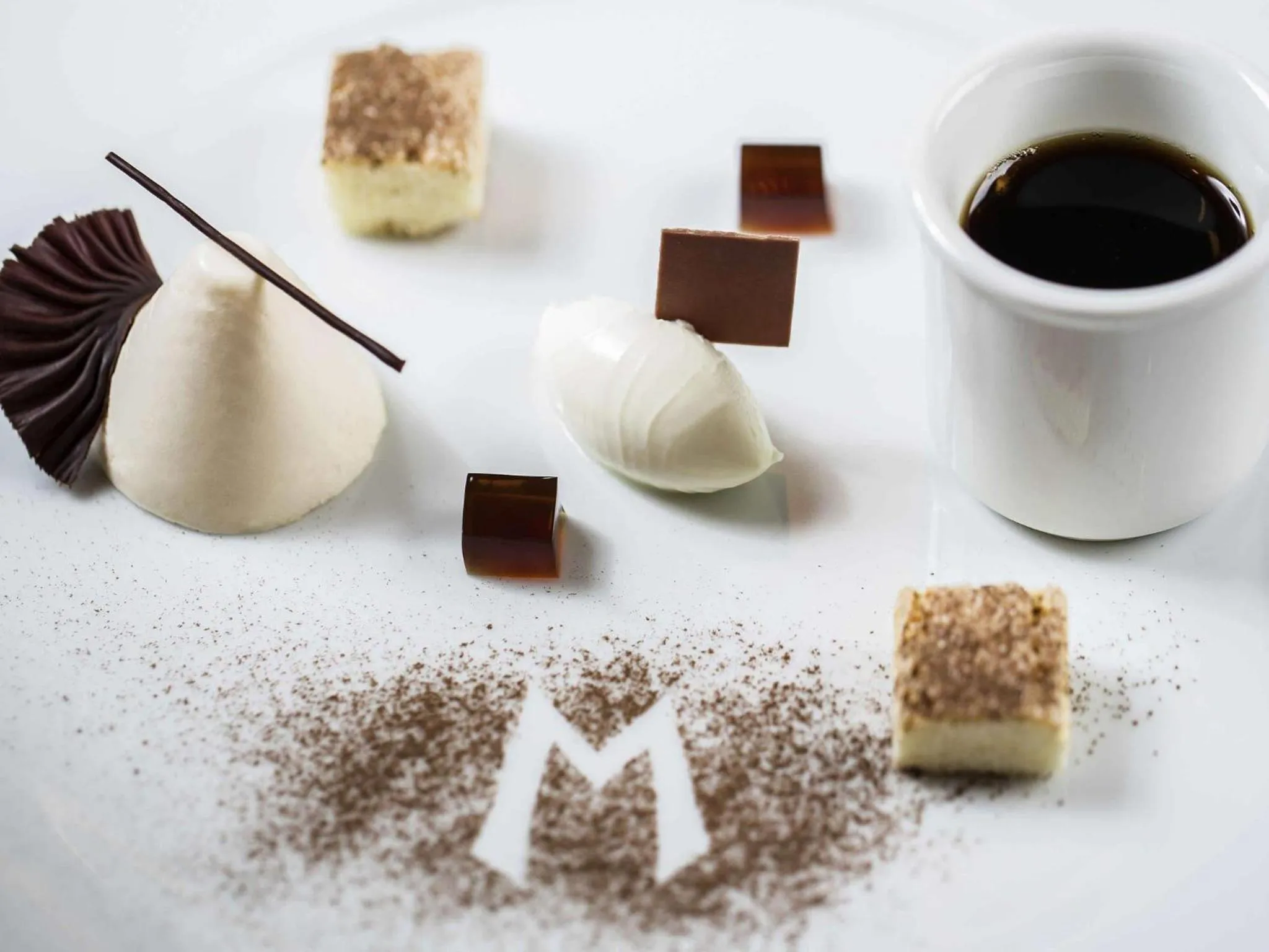 Restaurant/places to eat in Pullman Dubai Jumeirah Lakes Towers