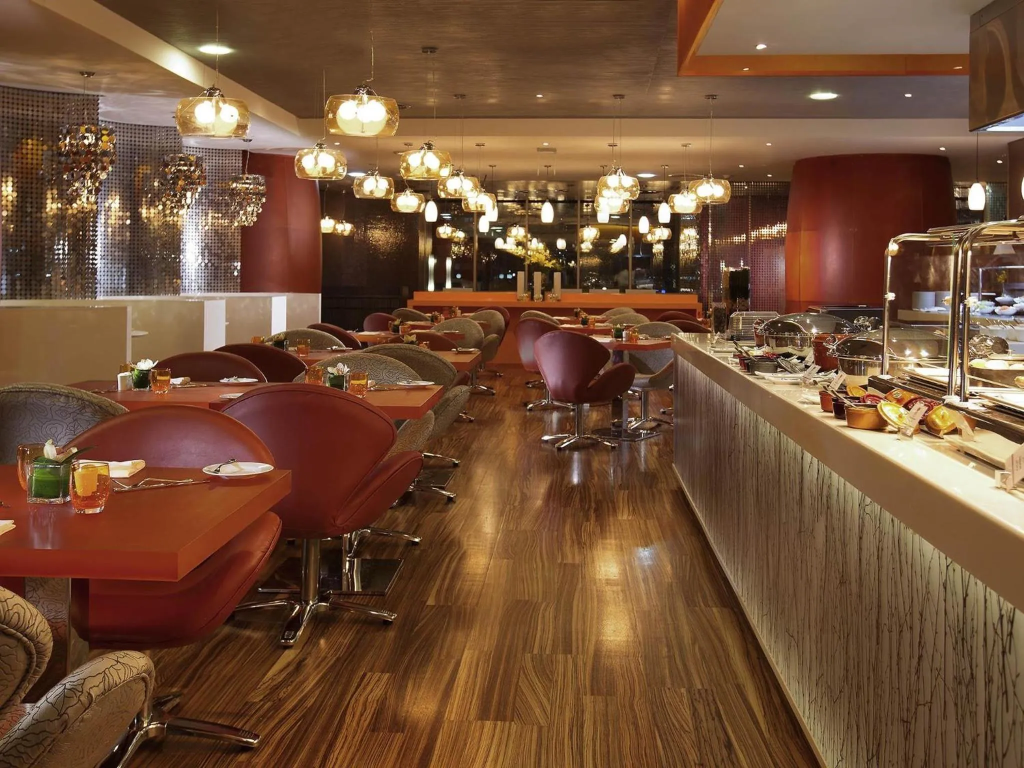 Restaurant/places to eat in Pullman Dubai Jumeirah Lakes Towers