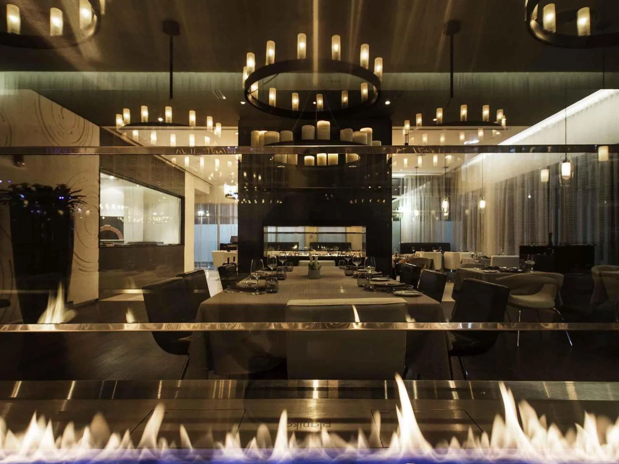 Restaurant/places to eat in Pullman Dubai Jumeirah Lakes Towers