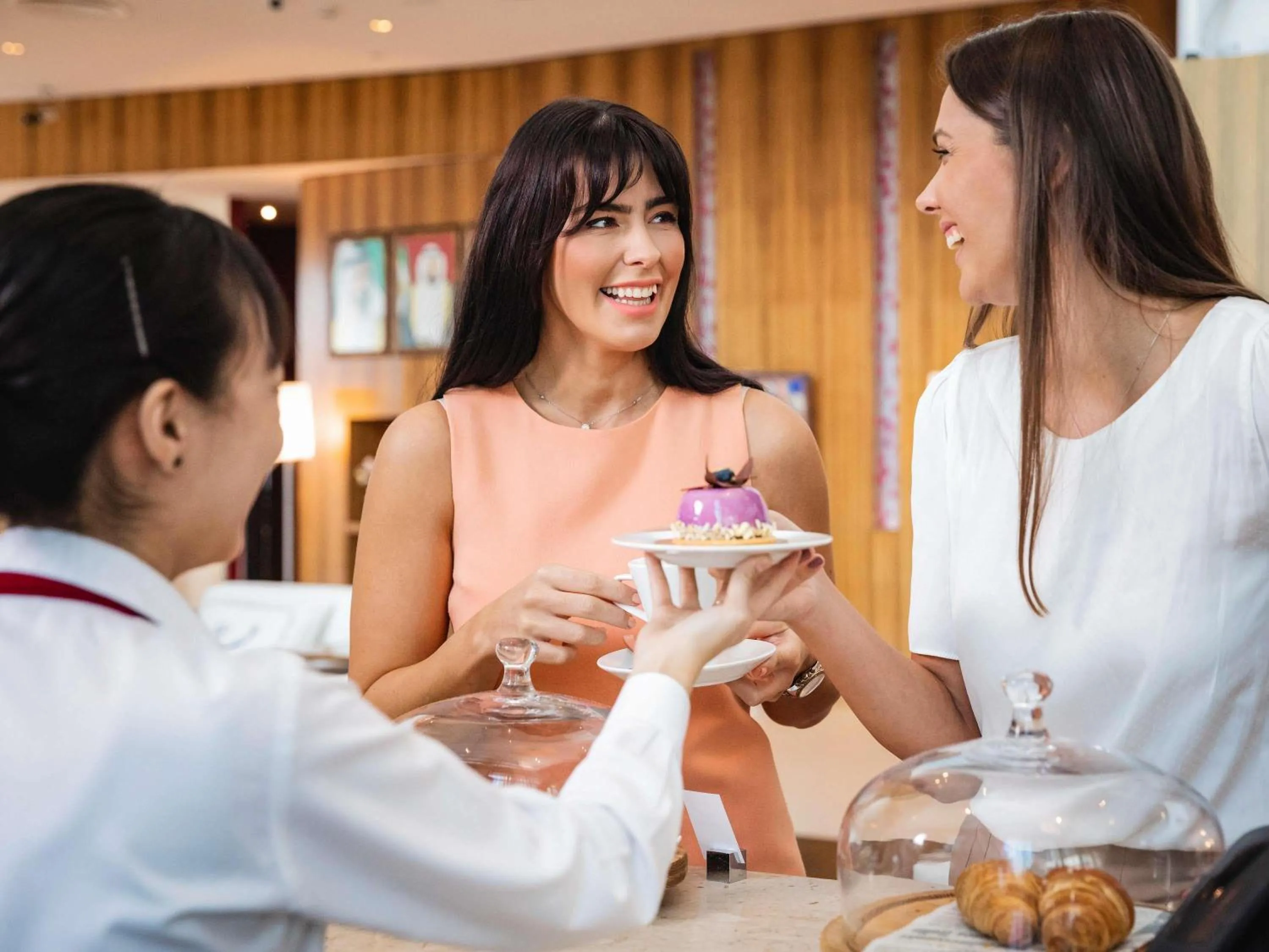 Restaurant/places to eat in Pullman Dubai Jumeirah Lakes Towers