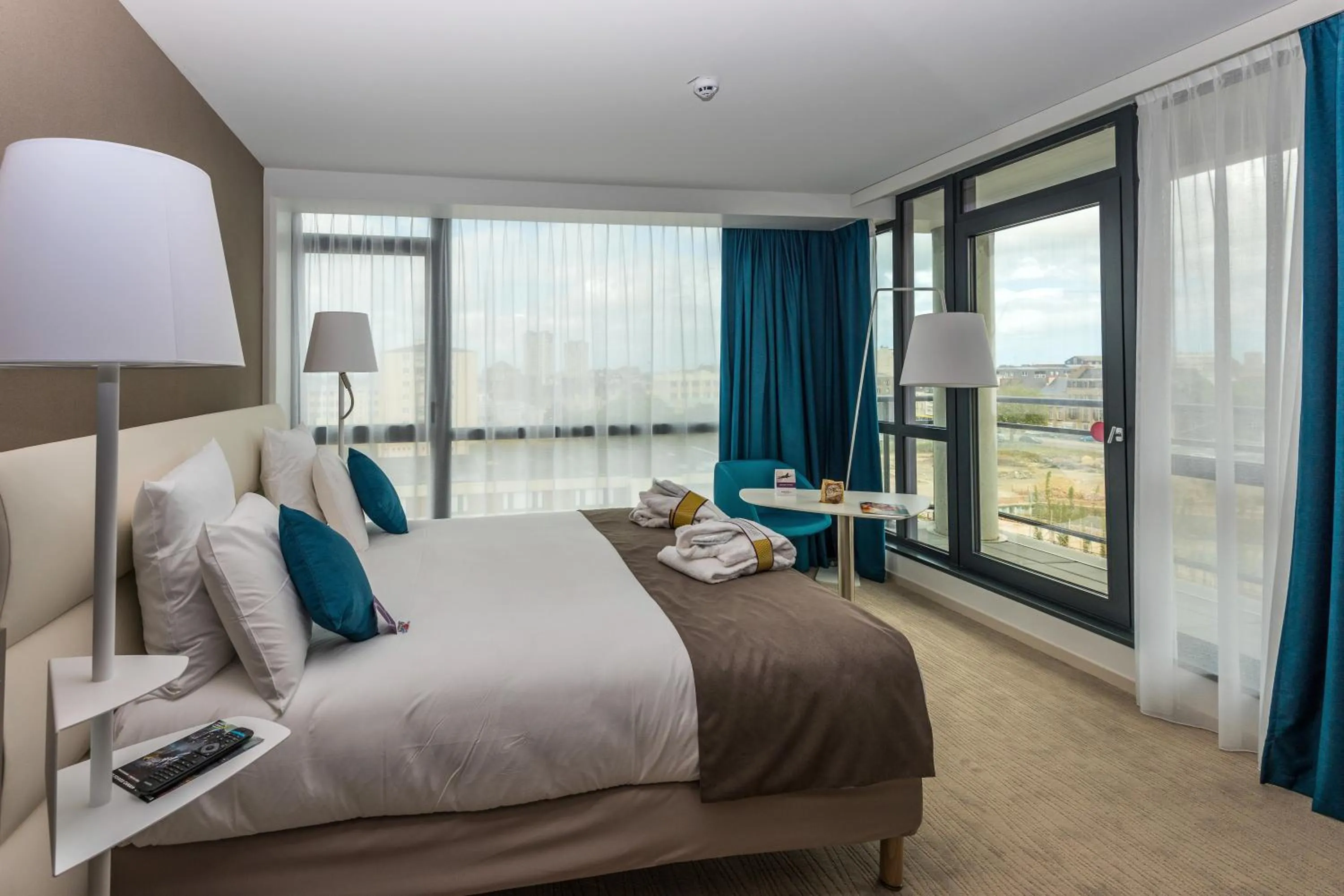 Bedroom, Bed in Mercure Cherbourg Centre Port