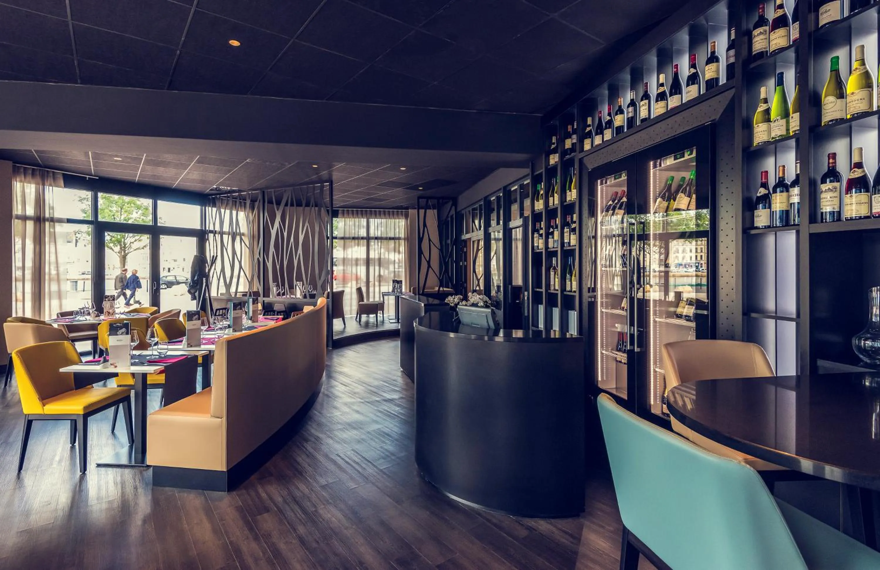 Restaurant/places to eat in Mercure Cherbourg Centre Port