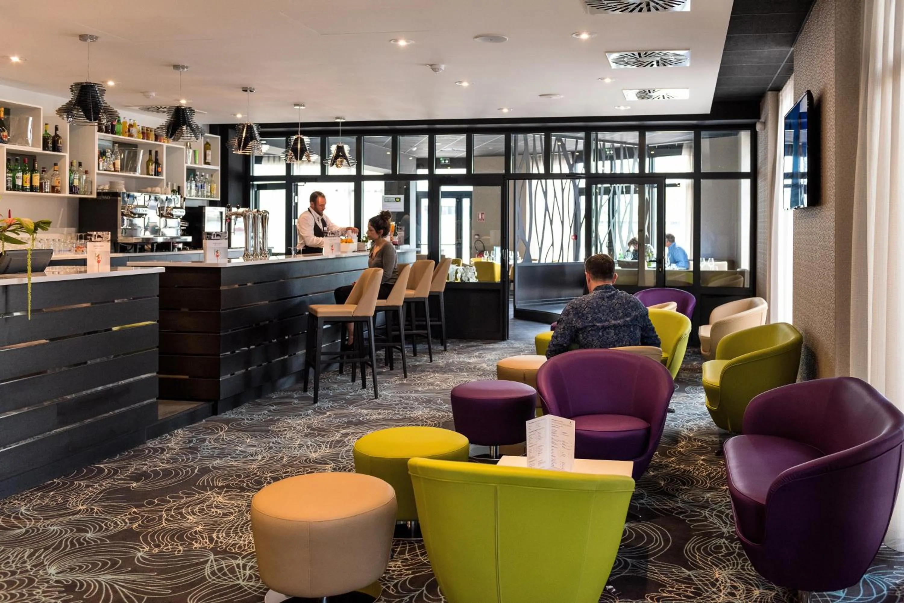 Lounge or bar in Mercure Cherbourg Centre Port