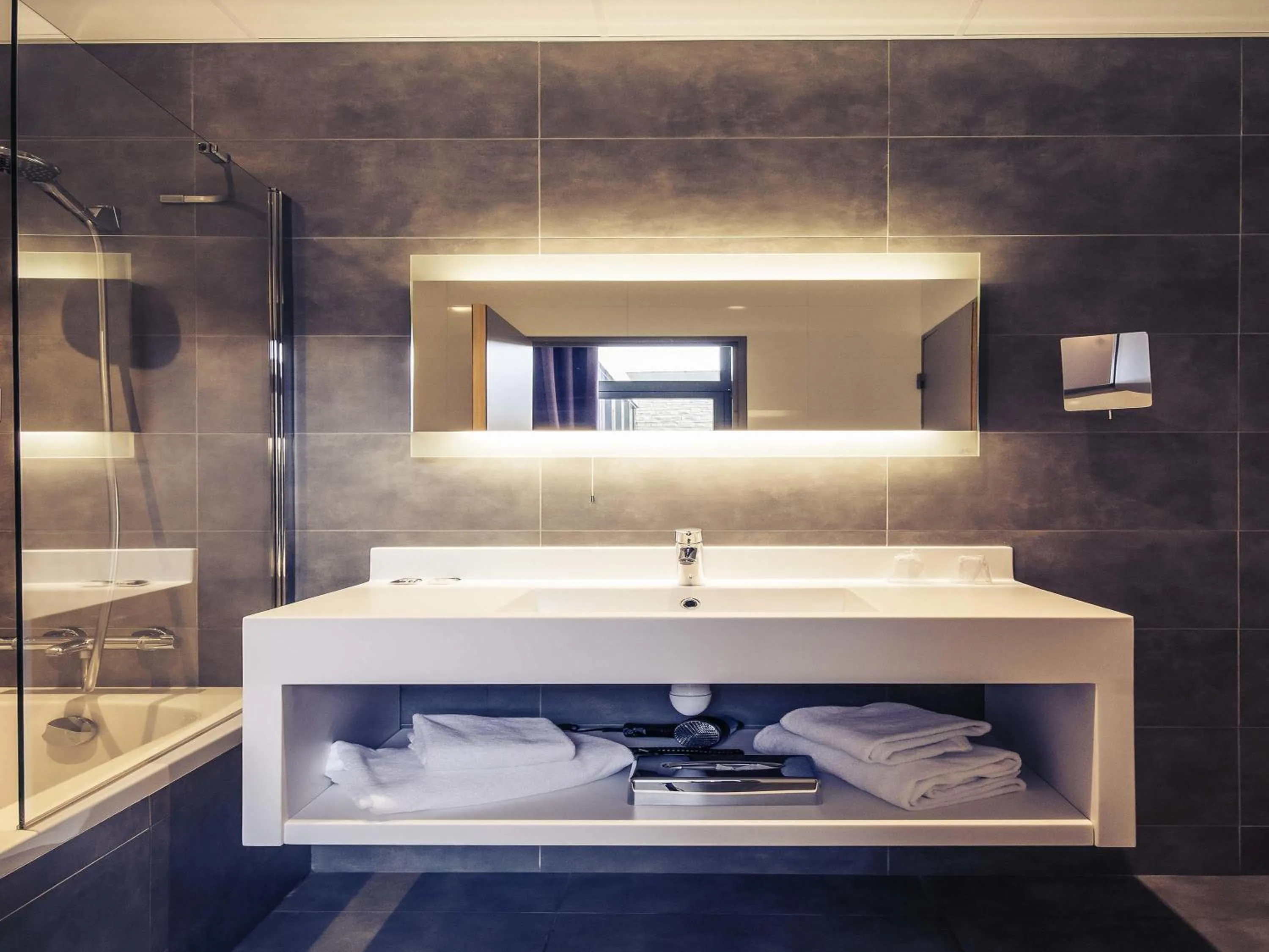 Bedroom in Mercure Cherbourg Centre Port